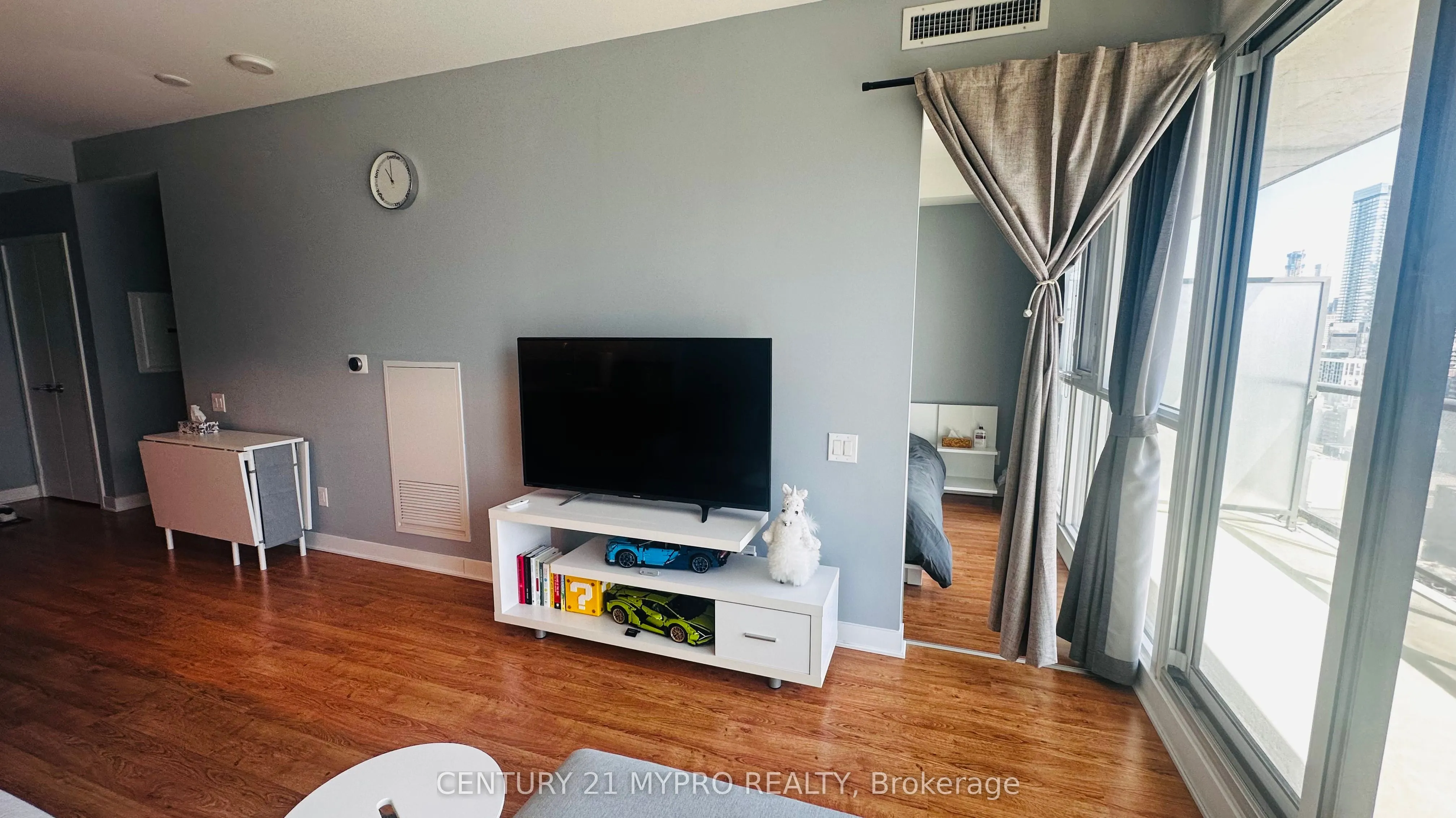290 Adelaide Street W, #2708