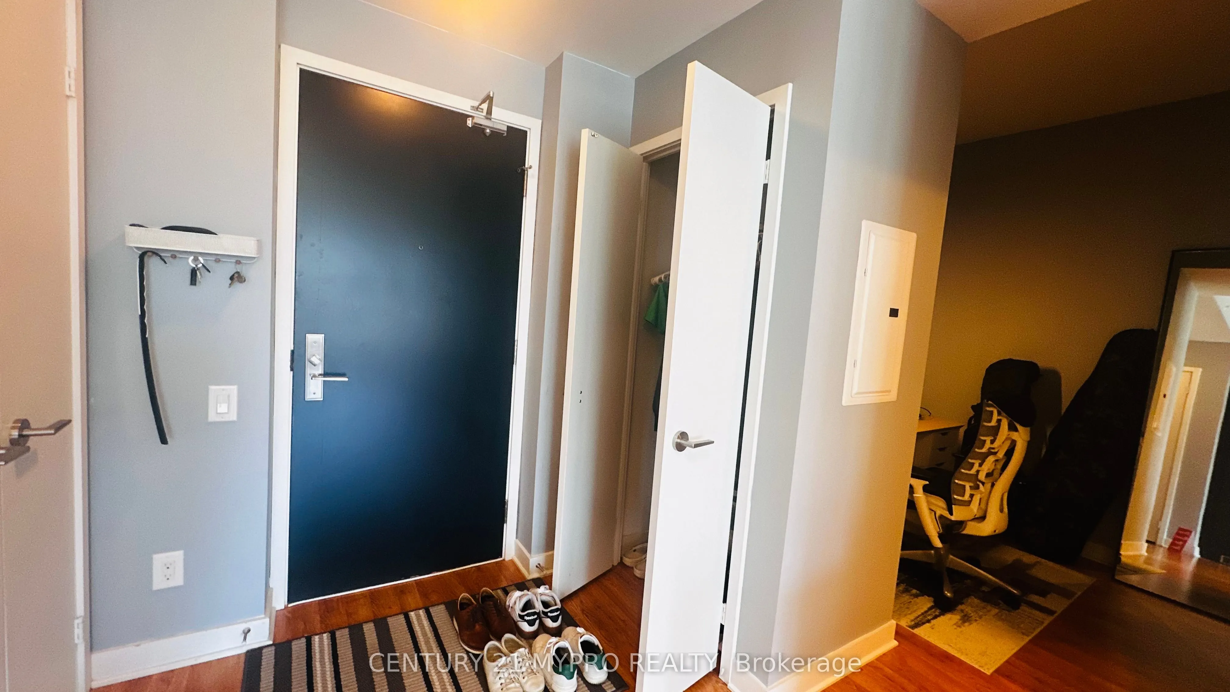 290 Adelaide Street W, #2708