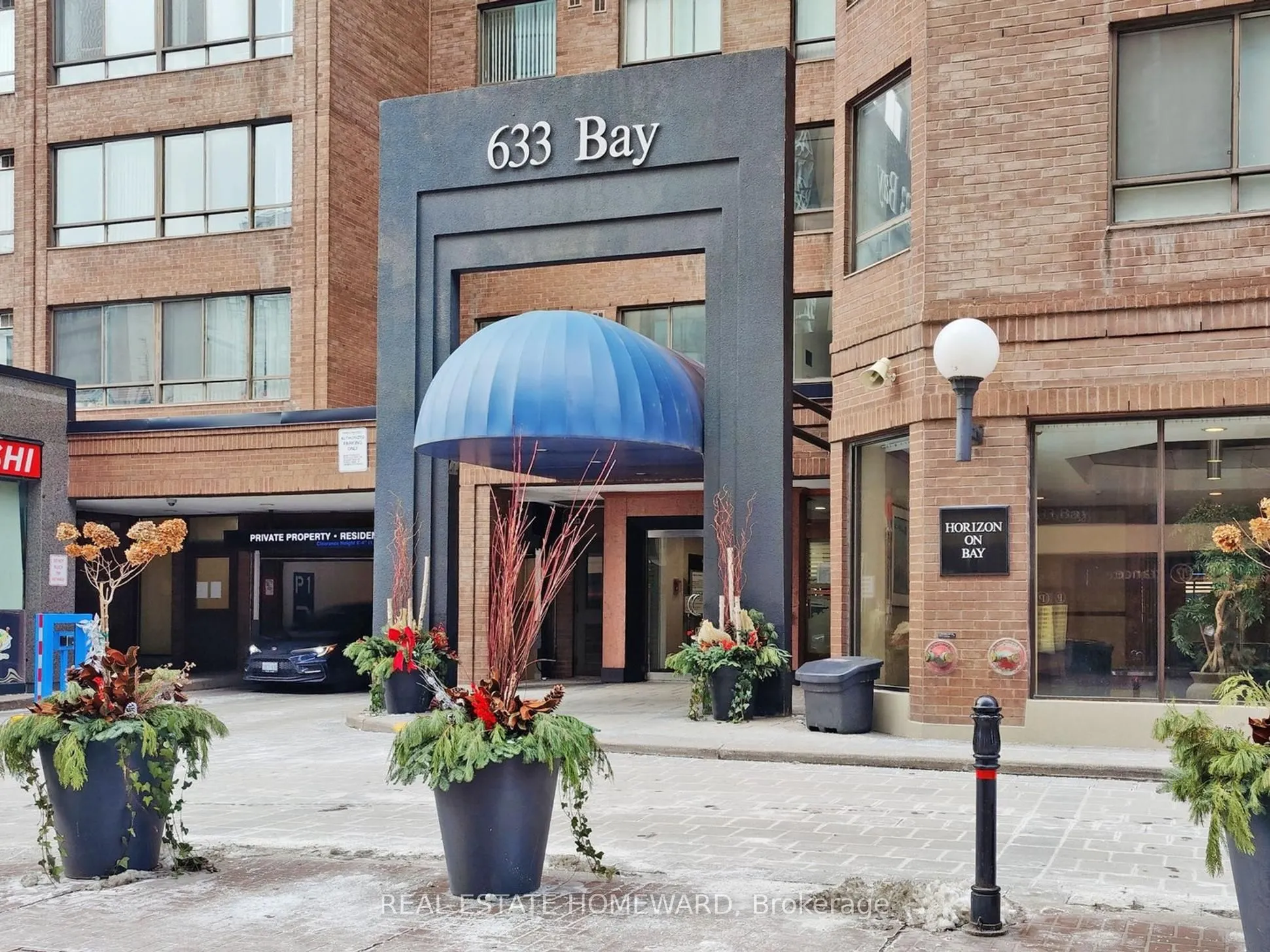 633 Bay Street, #901