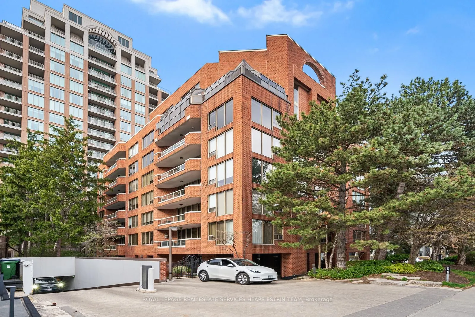 2 Lynwood Avenue #PH1