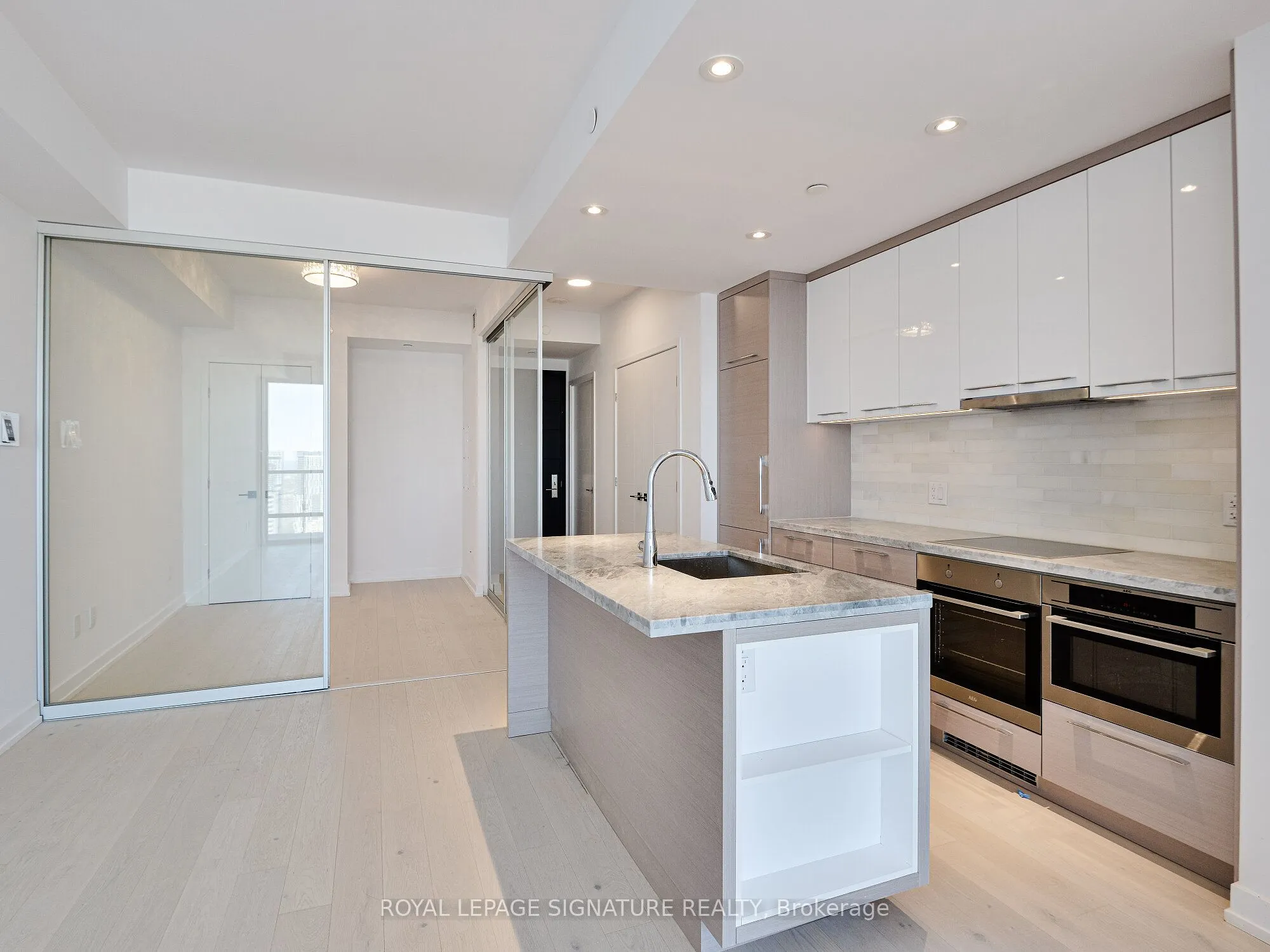 488 University Avenue, #3805