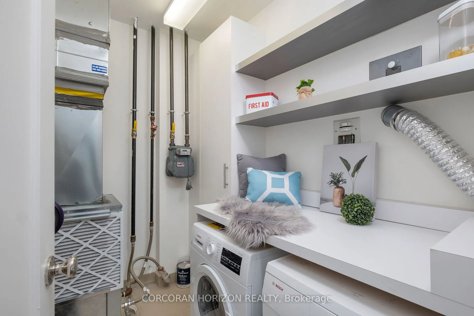 183 Wellington Street W, #3703