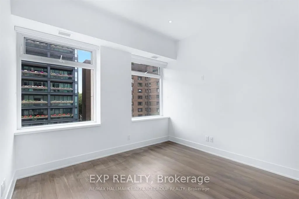 111 ST CLAIR Avenue W #405