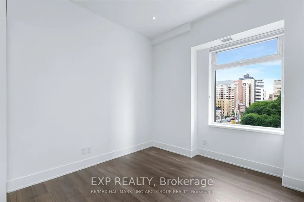 111 ST CLAIR Avenue W #405
