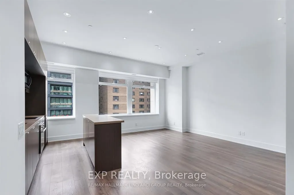 111 ST CLAIR Avenue W #405