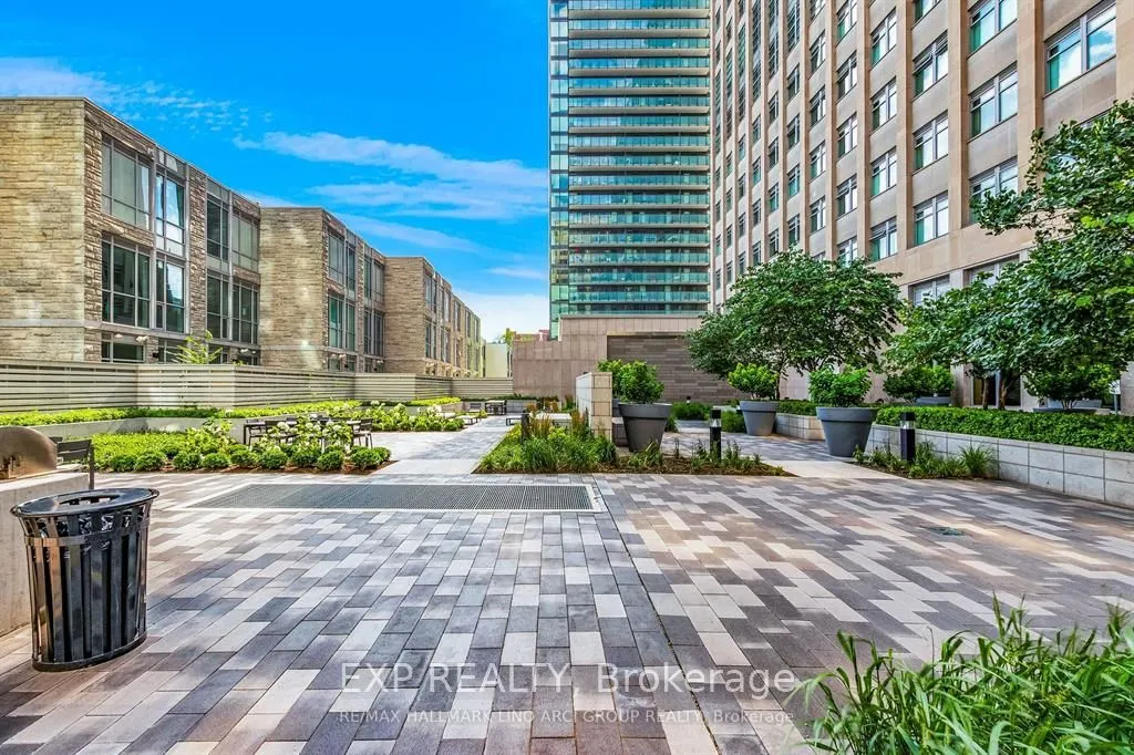 111 ST CLAIR Avenue W #405