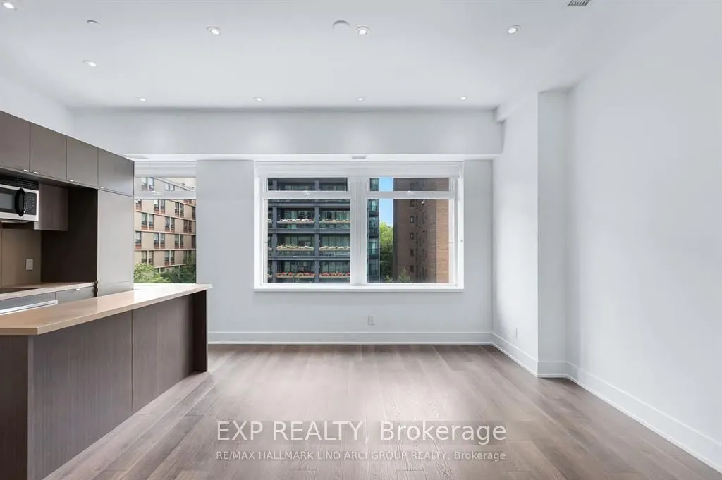 111 ST CLAIR Avenue W #405