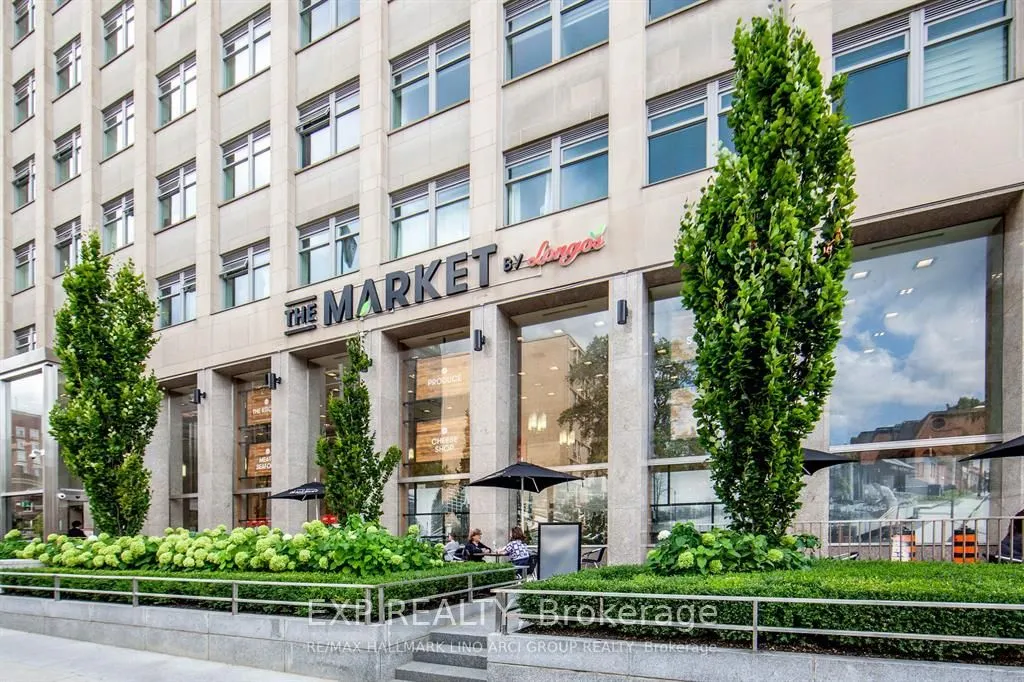 111 ST CLAIR Avenue W #405