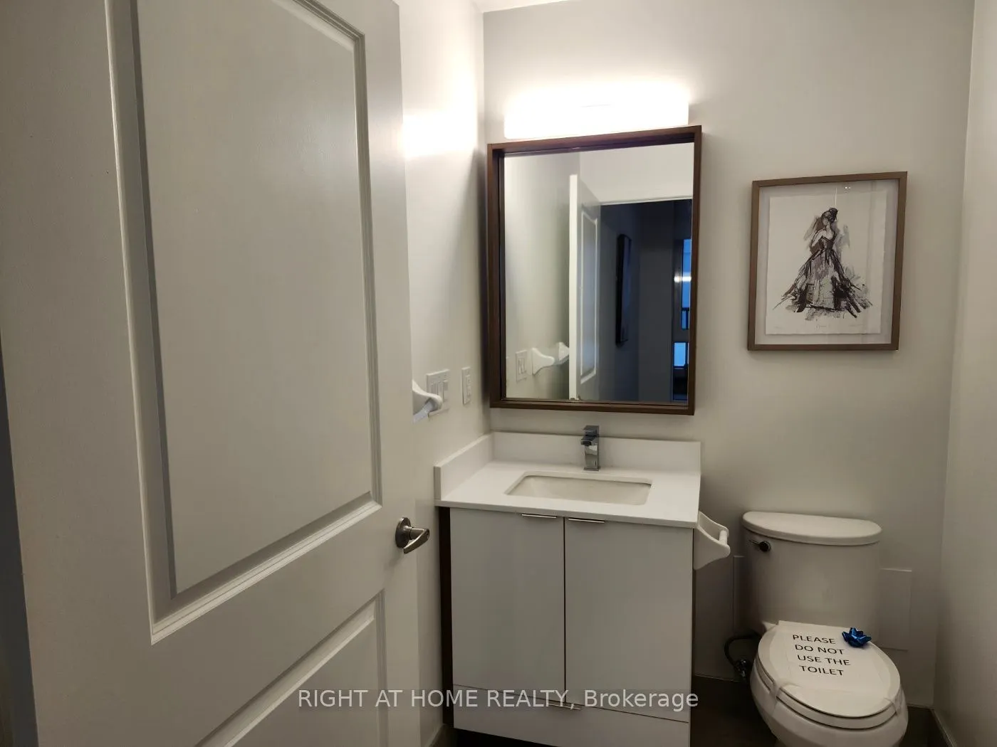 543 RIchmond Street W #221