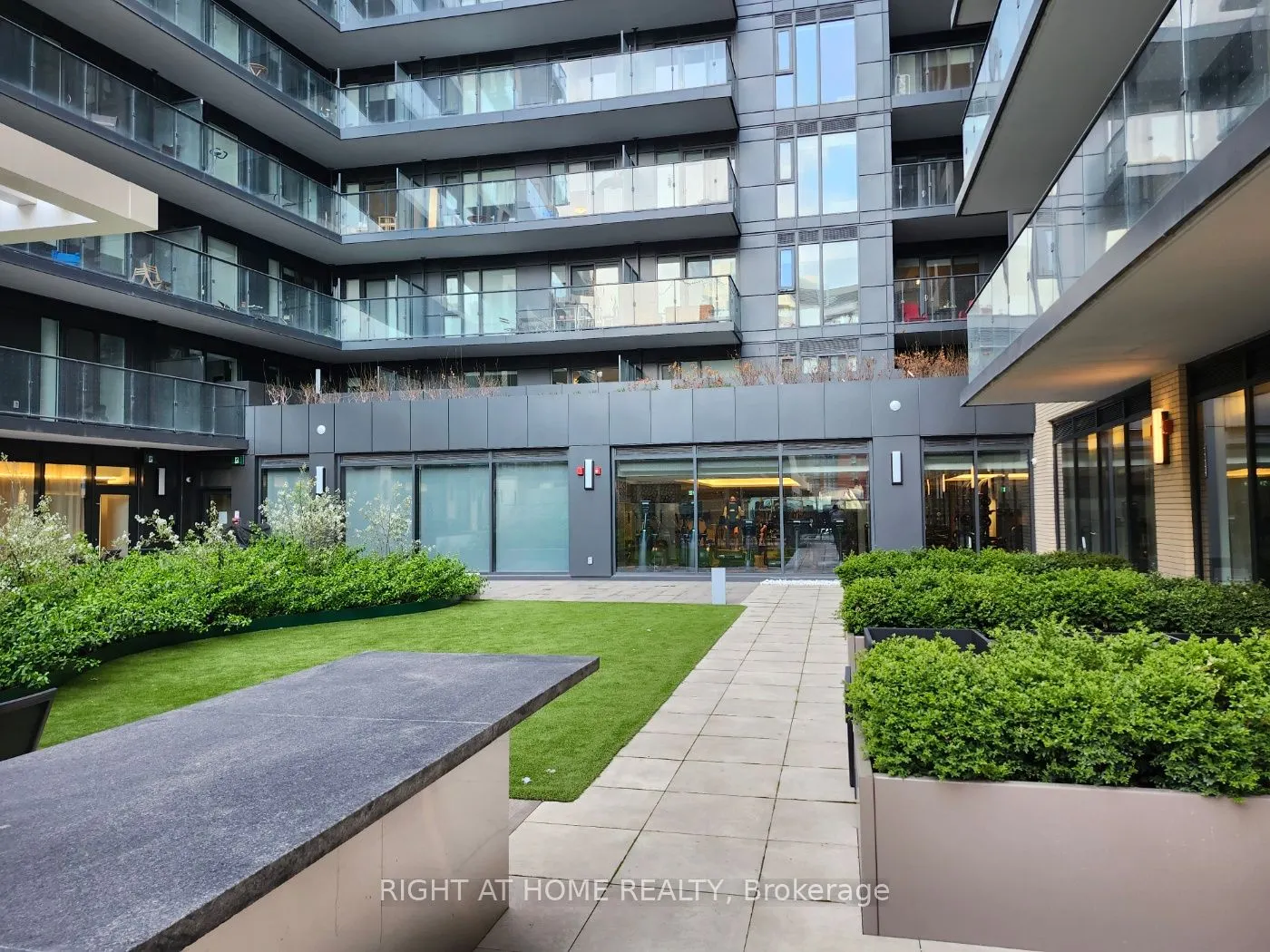 543 RIchmond Street W #221