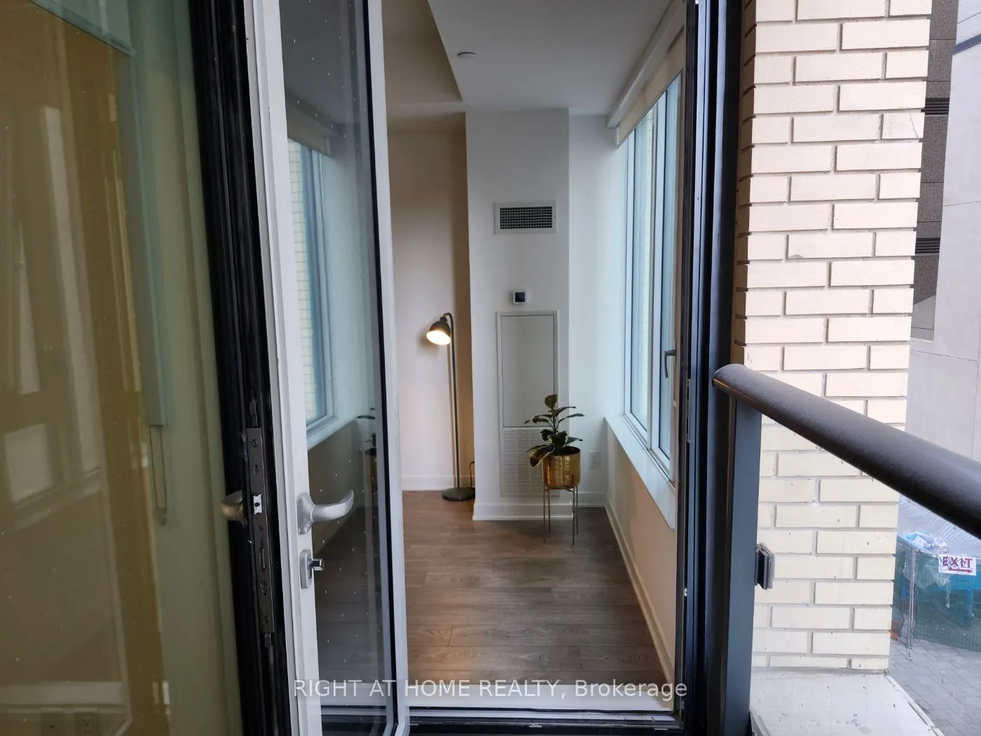 543 RIchmond Street W #221
