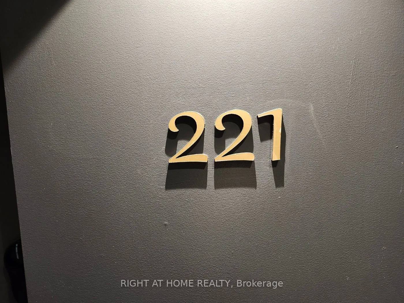 543 RIchmond Street W #221