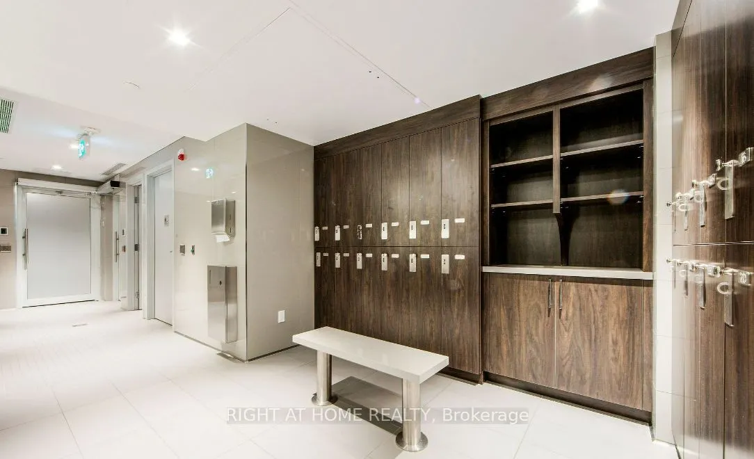 543 RIchmond Street W #221