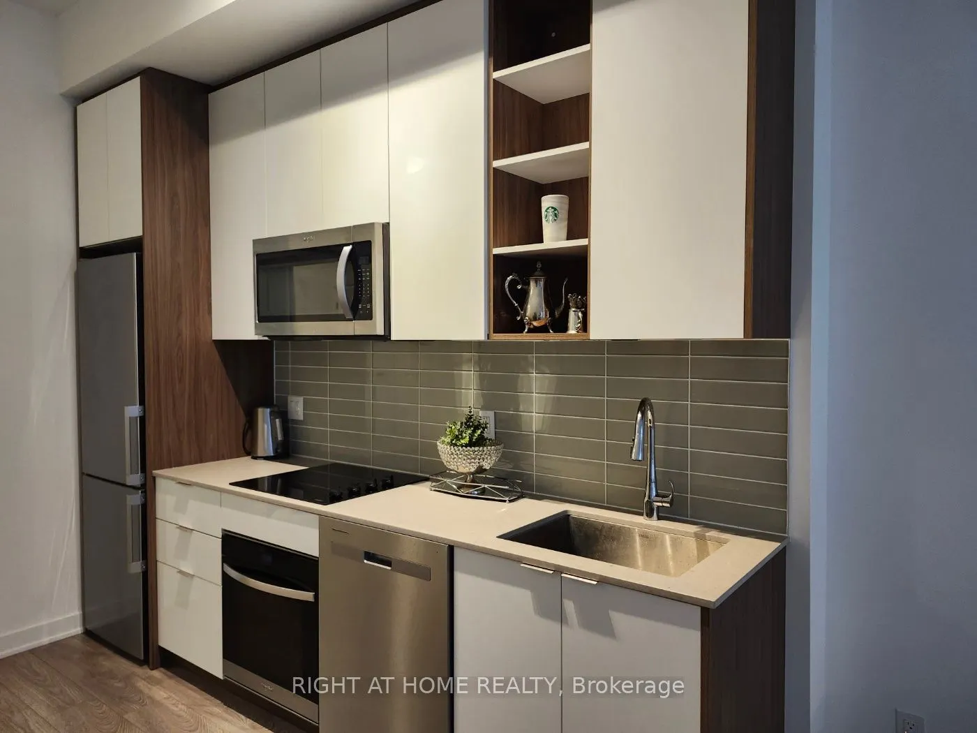 543 RIchmond Street W #221