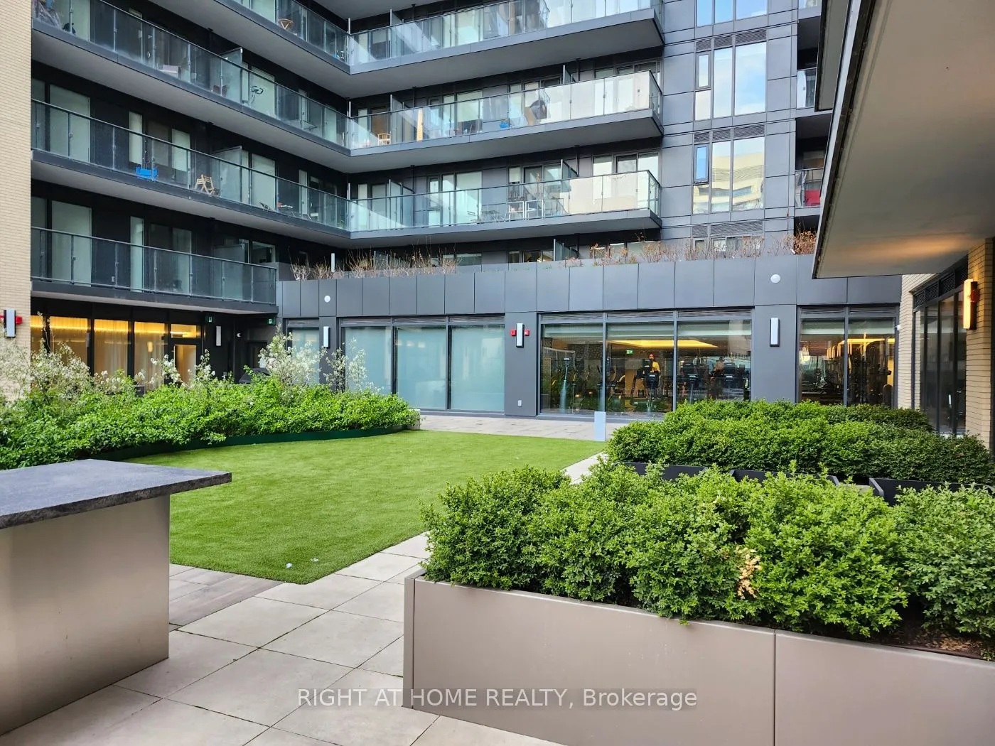 543 RIchmond Street W #221