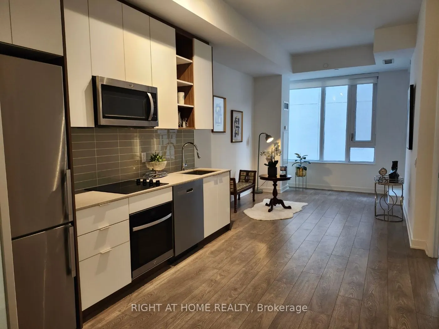 543 RIchmond Street W #221