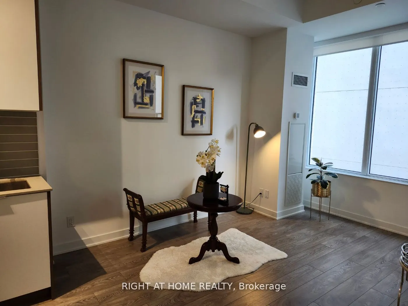 543 RIchmond Street W #221