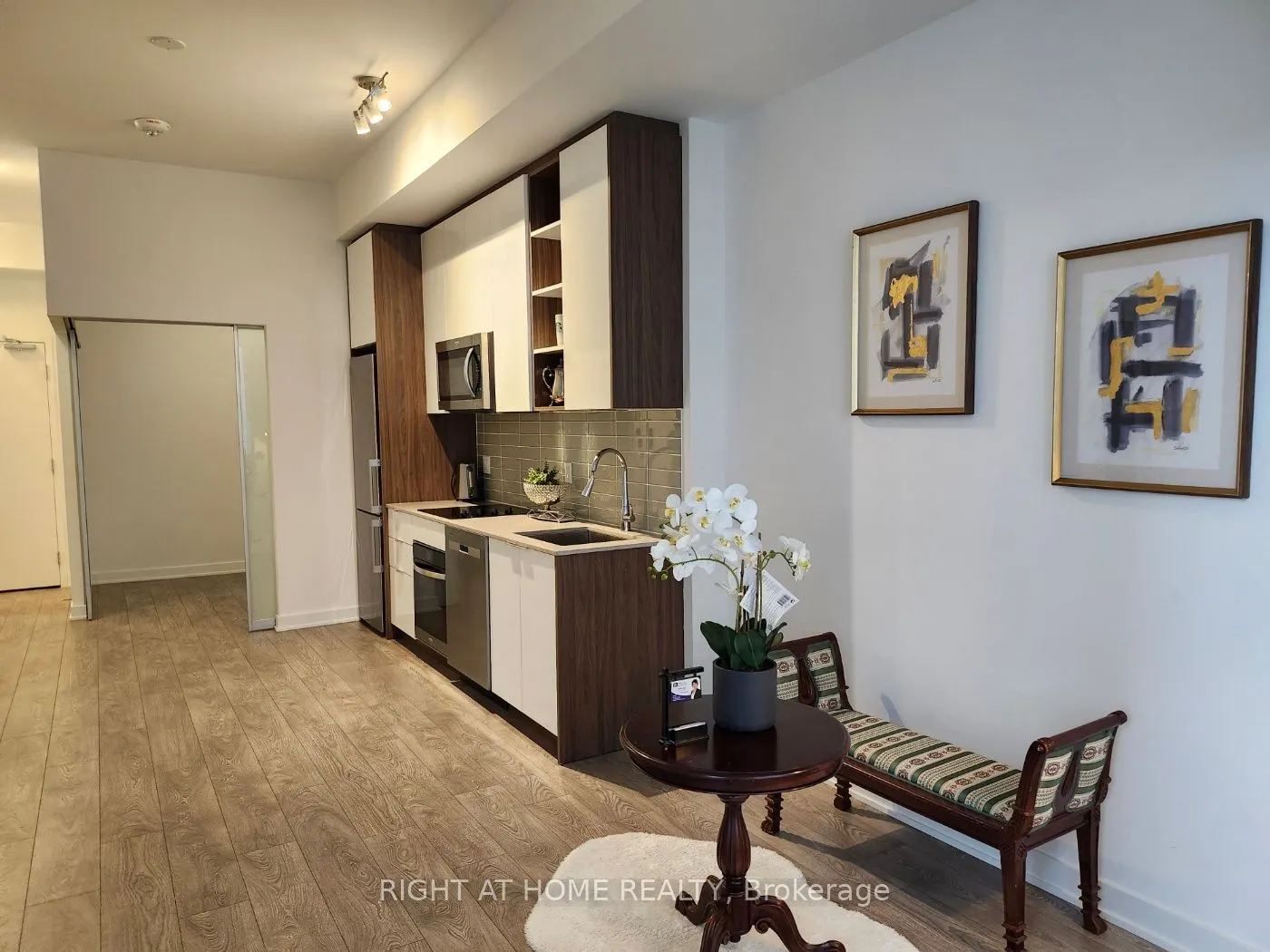 543 RIchmond Street W #221