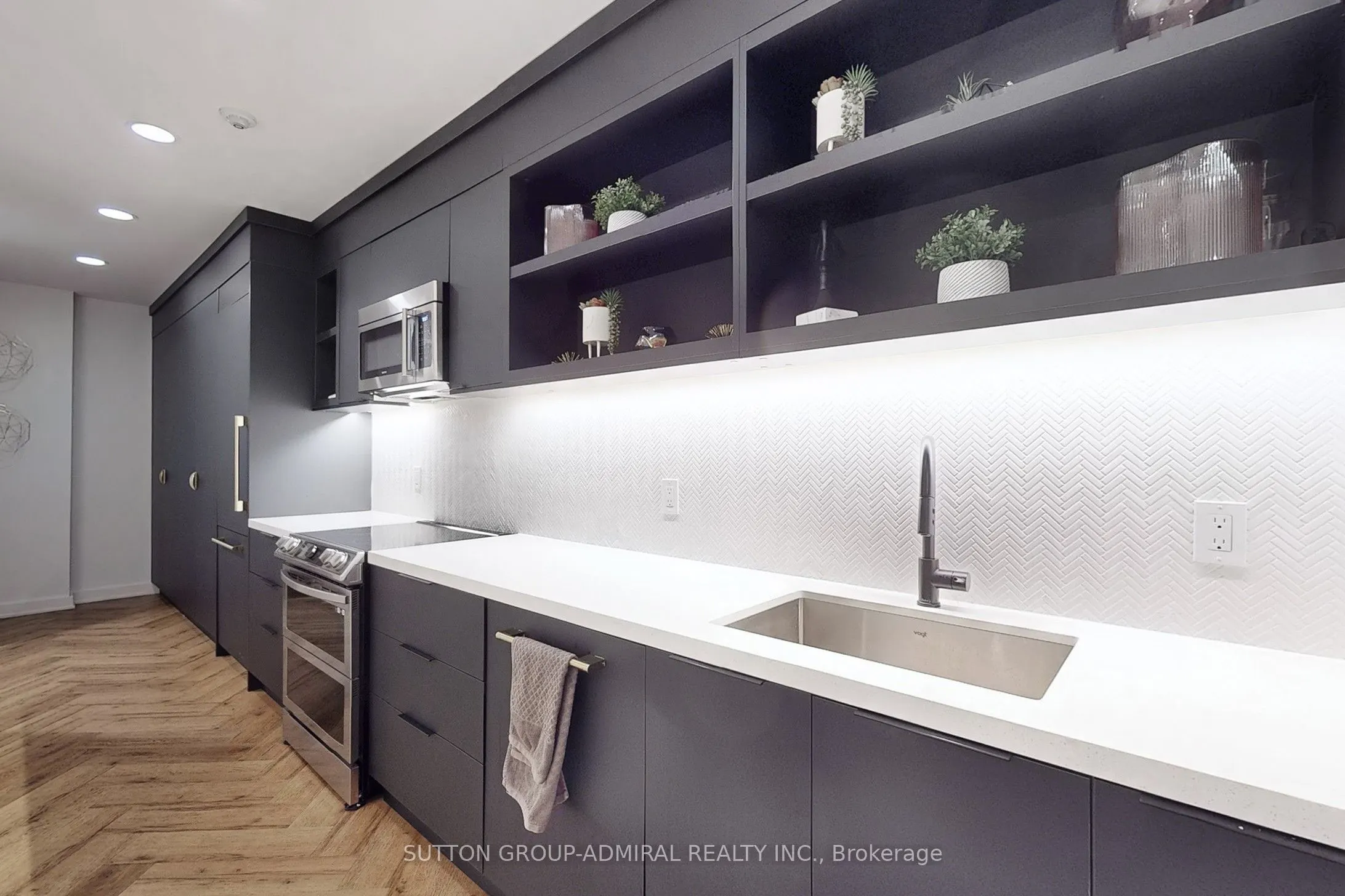 600 Queens Quay W #705