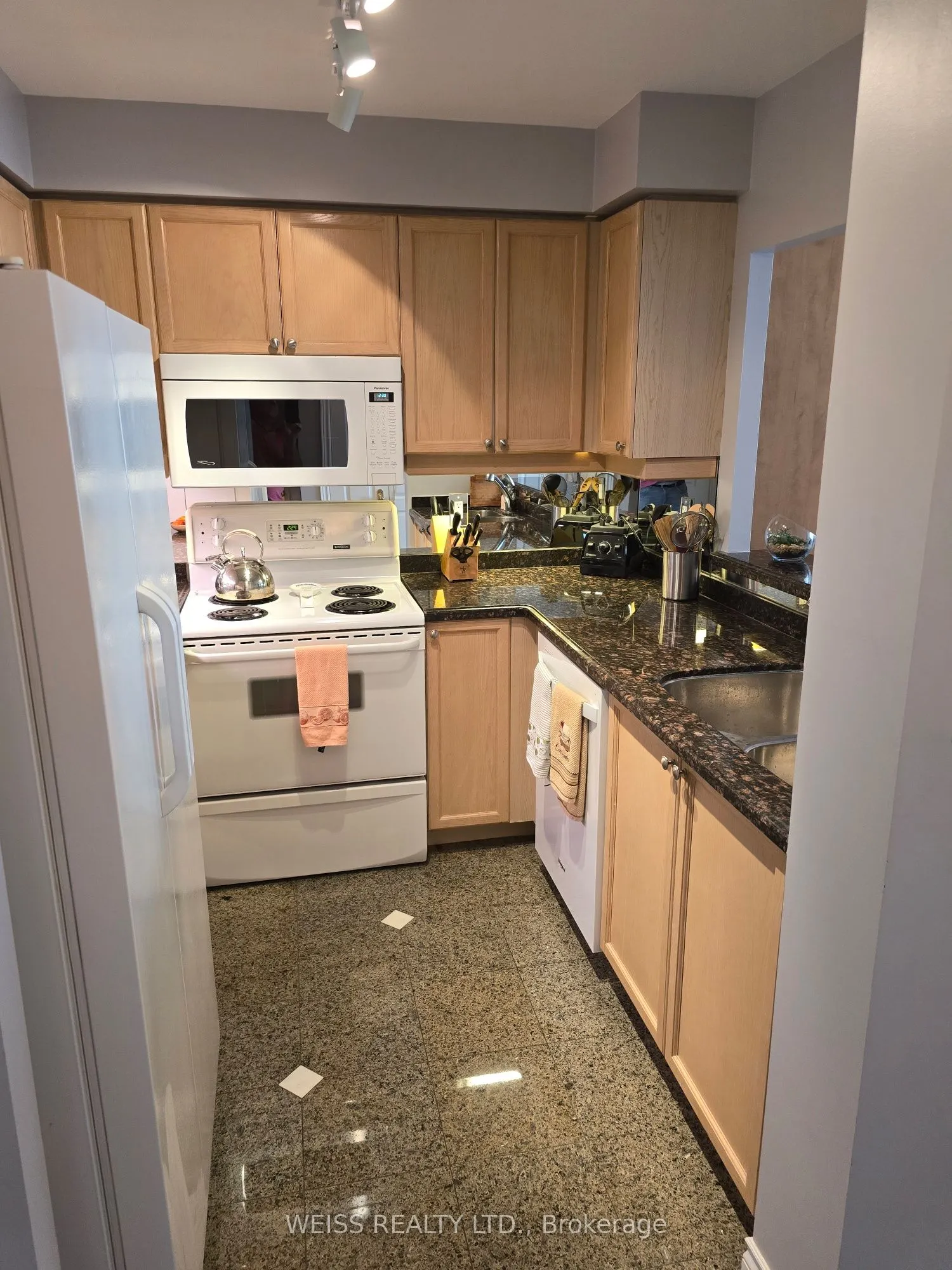 800 Spadina Road #404