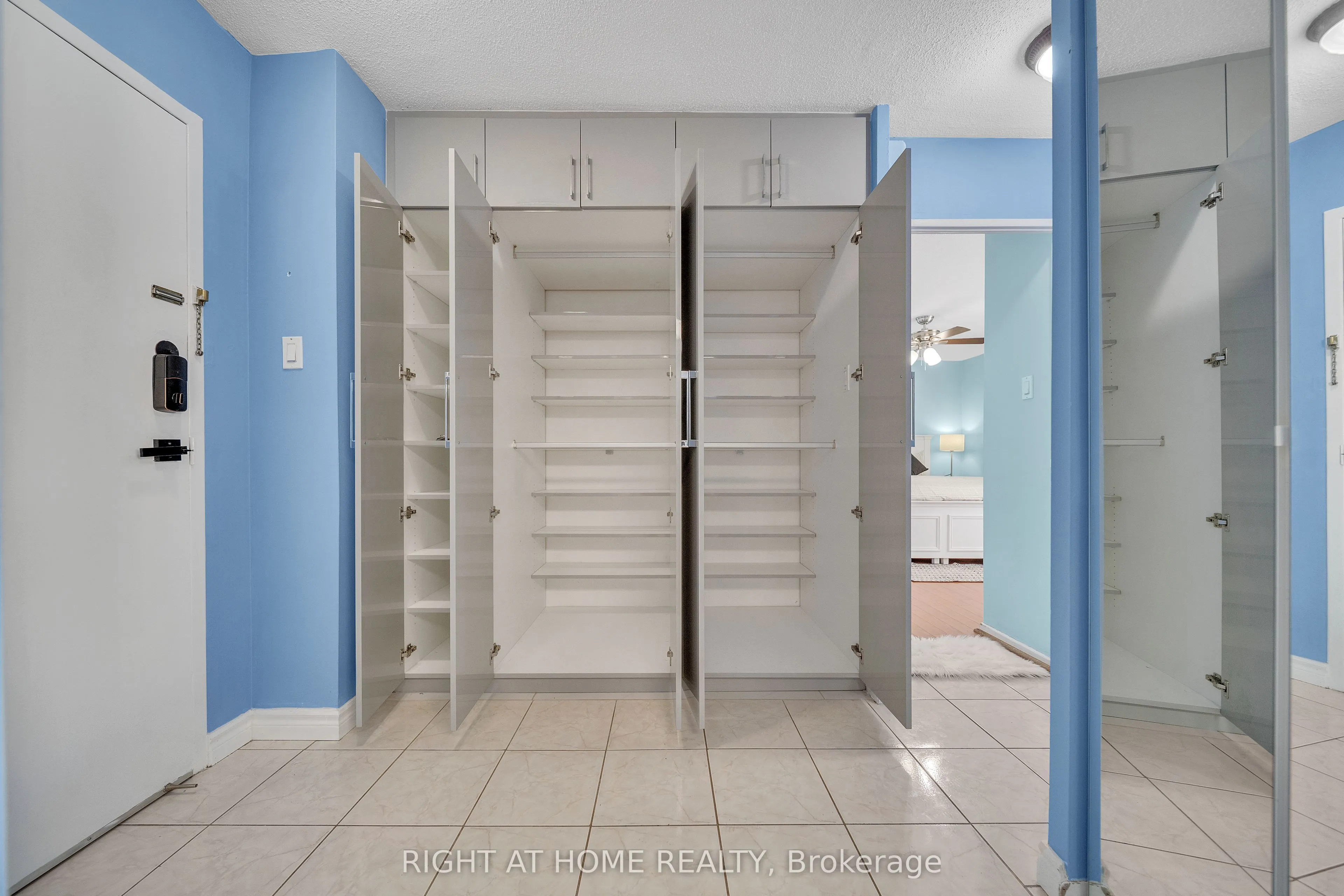 260 Seneca Hill Drive, #1415