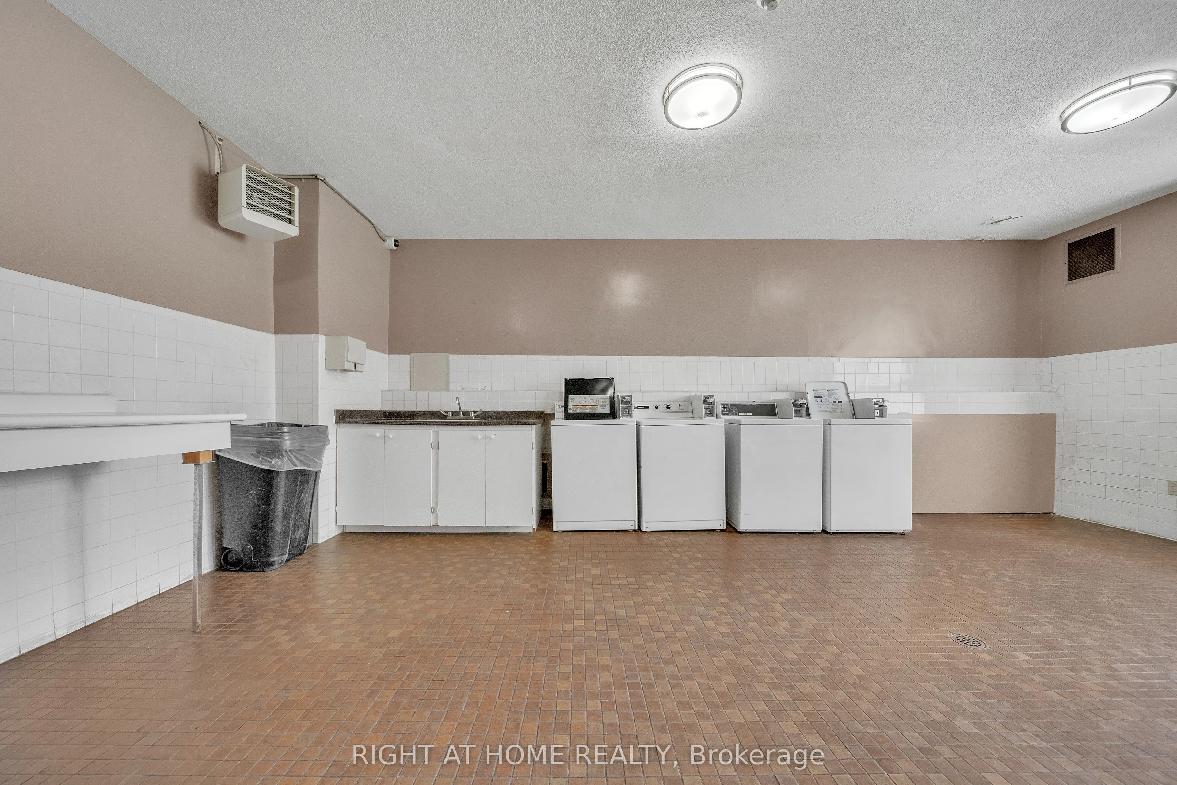 260 Seneca Hill Drive, #1415