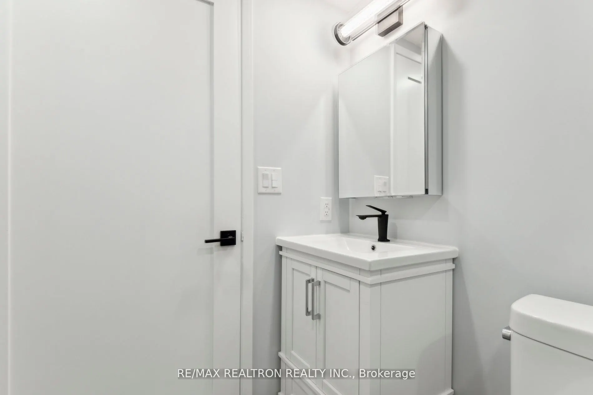 18 Merton Street #906