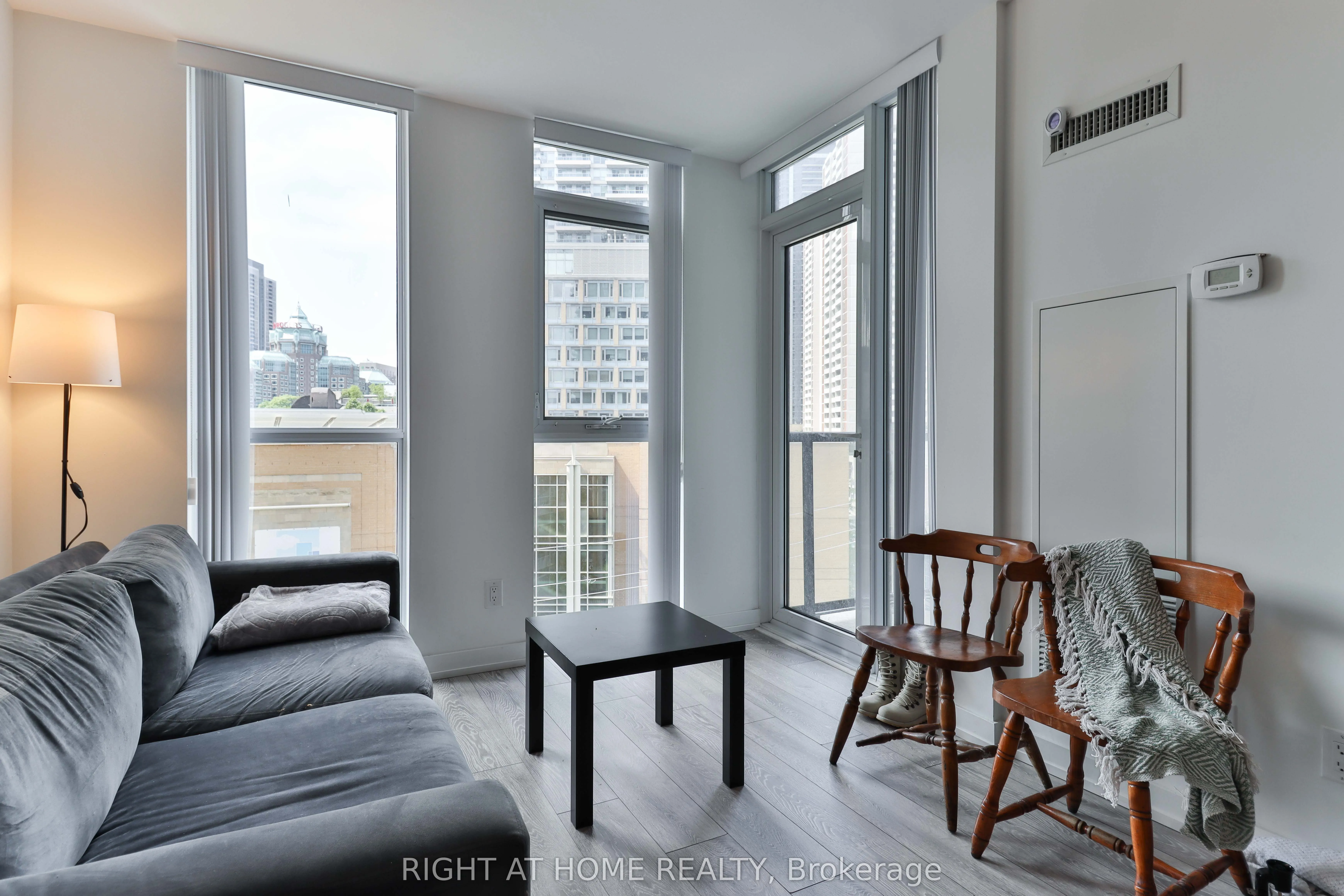 159 Wellesley Street E, #406