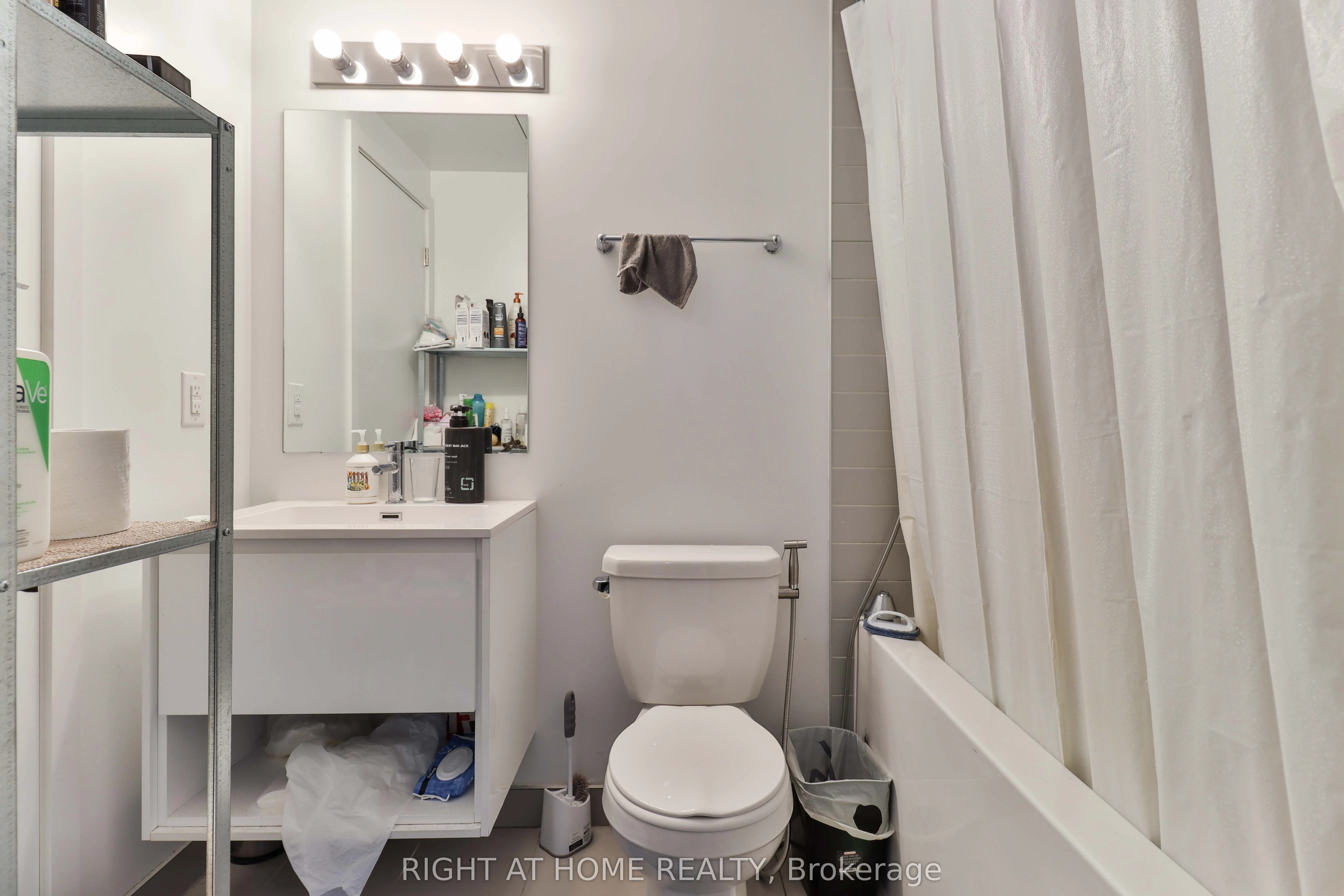 159 Wellesley Street E, #406
