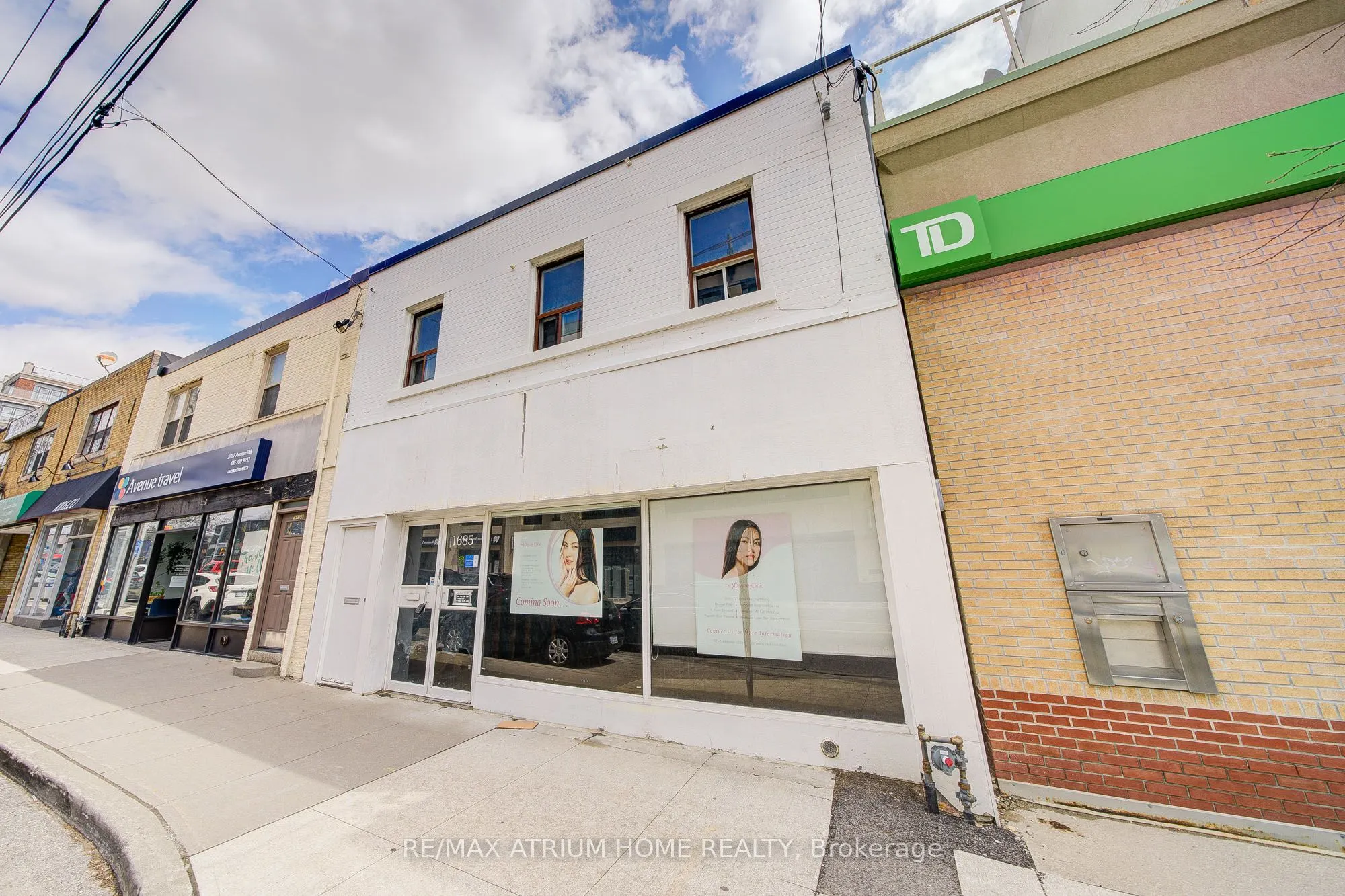 1685 Avenue Road, #Main