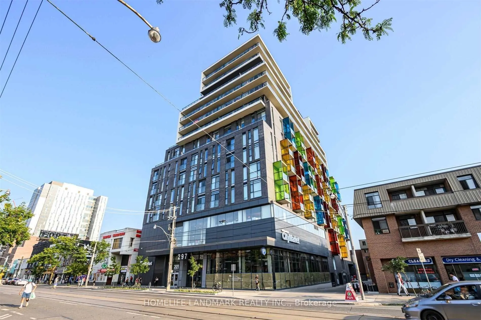 297 College Street, #1706