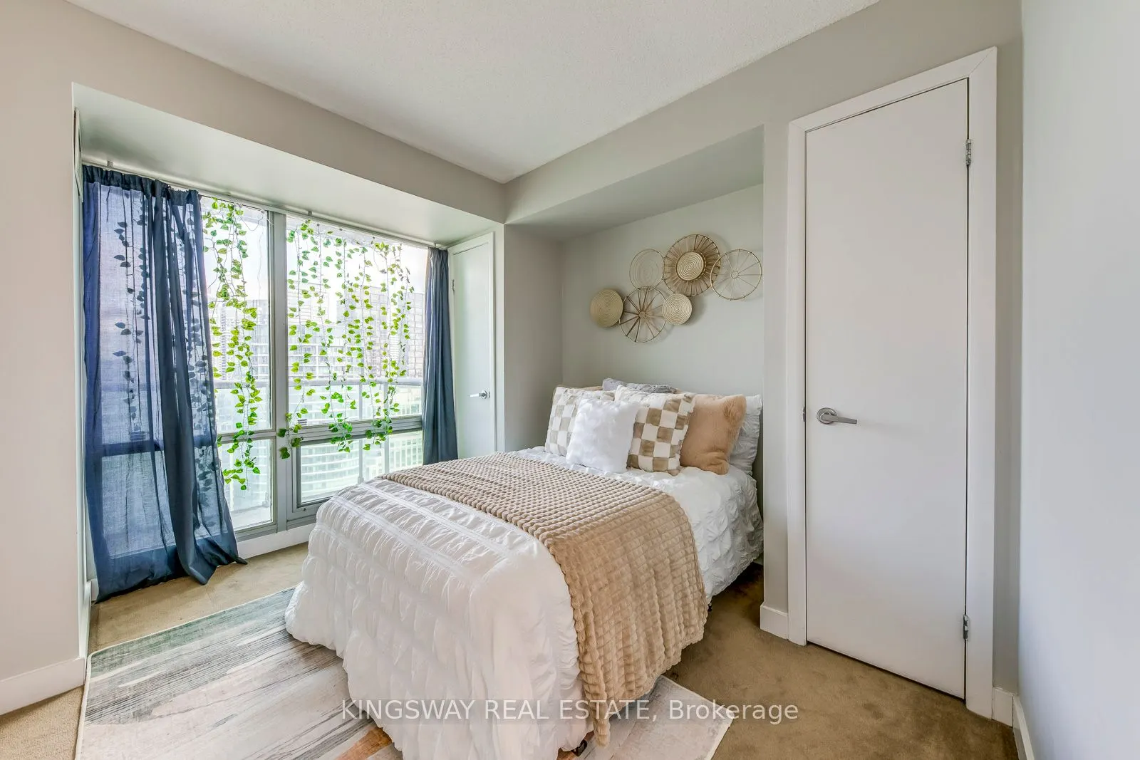 81 Navy Wharf Court #3511