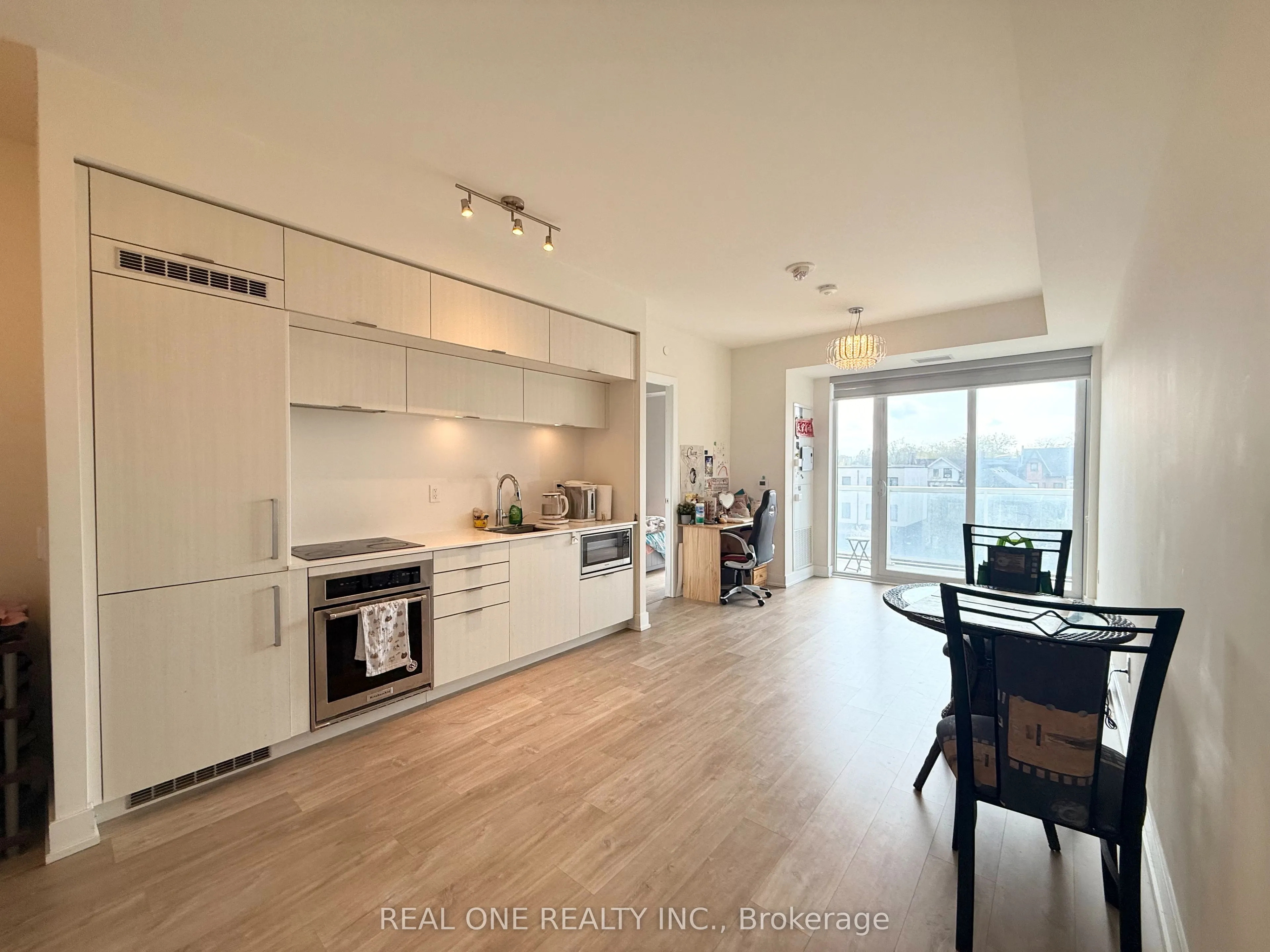 80 Vanauley Street, #303