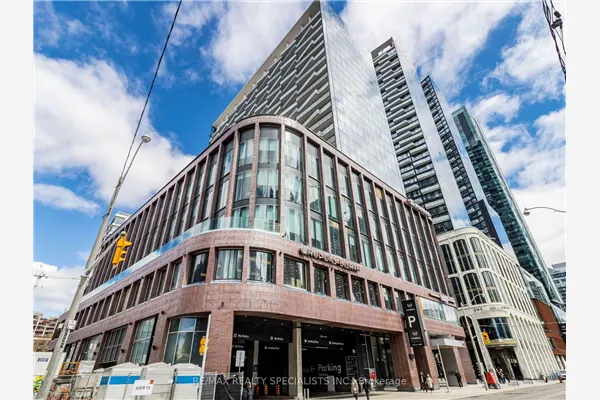 480 Front Street W