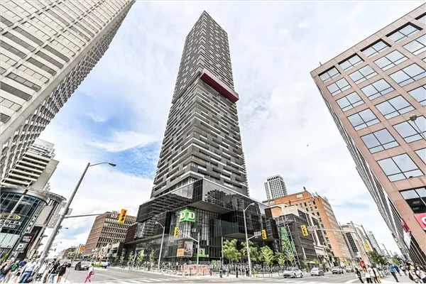8 Eglinton Avenue E