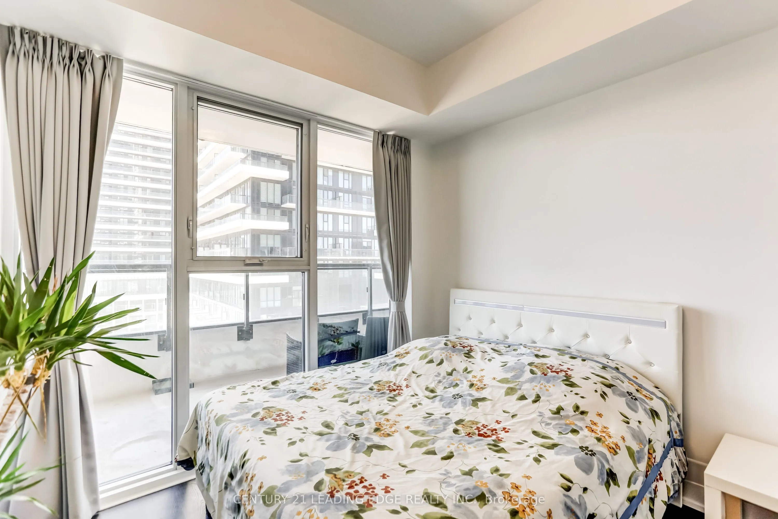 30 Inn On The Park Drive, #712
