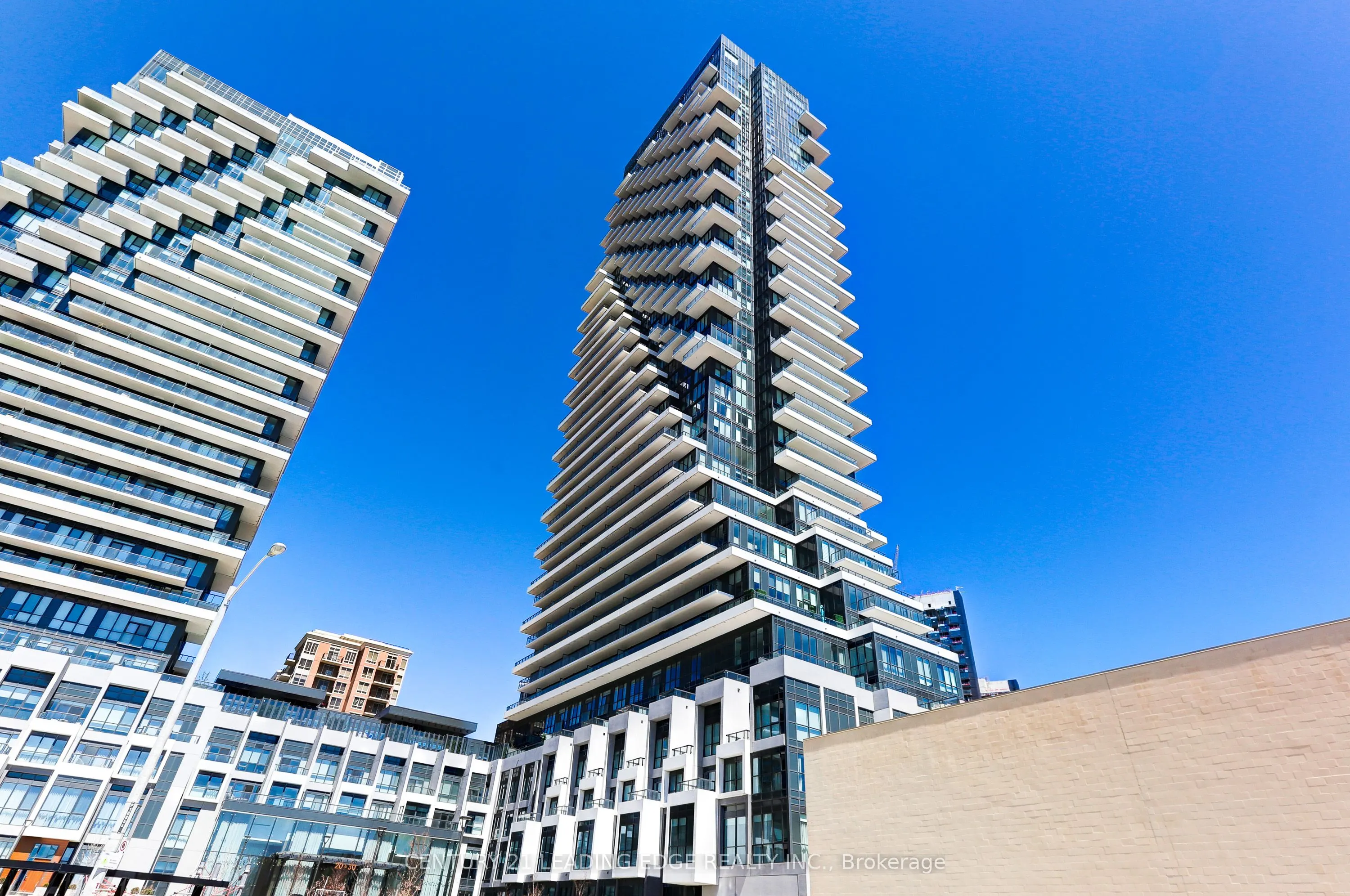 30 Inn On The Park Drive, #712