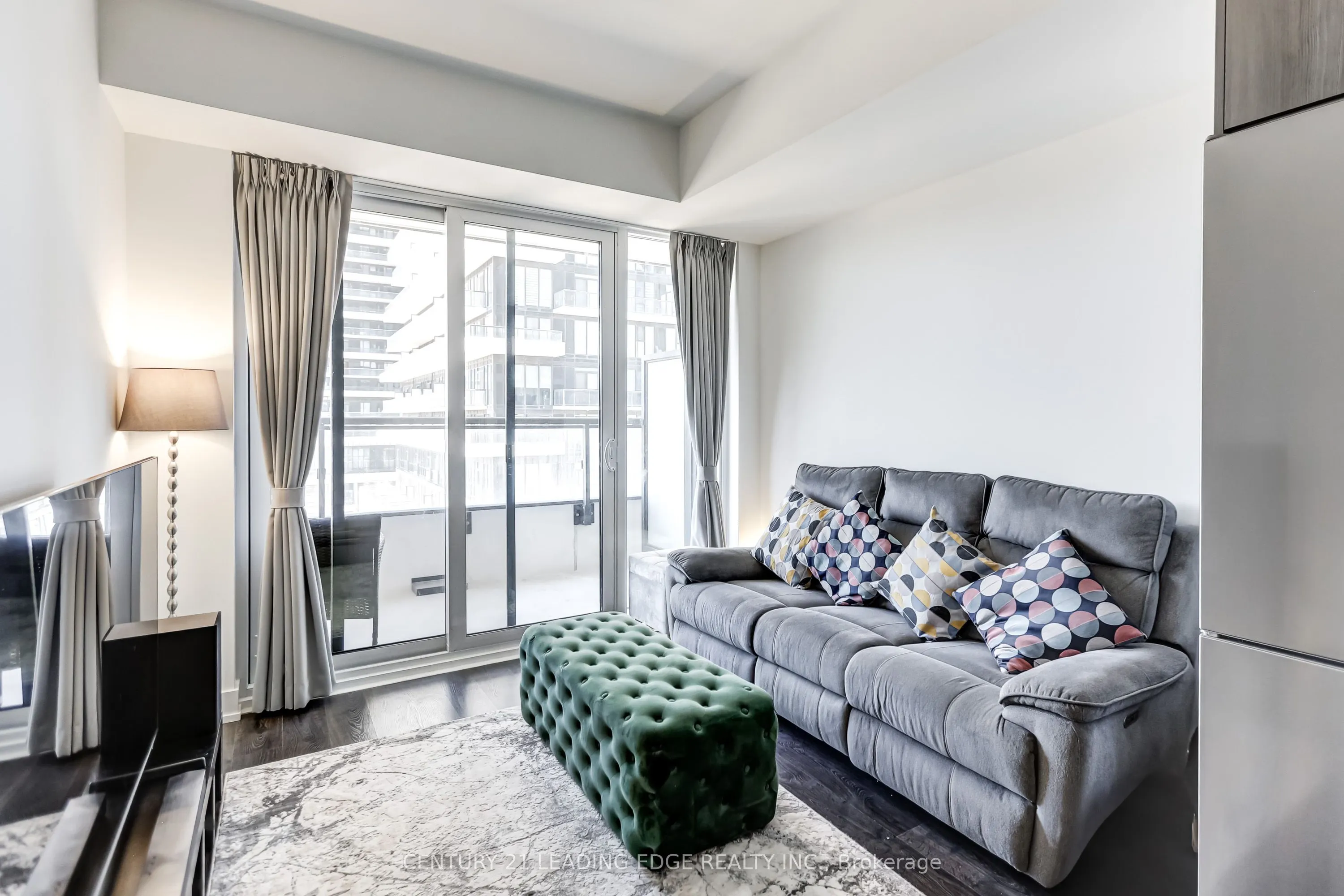 30 Inn On The Park Drive, #712