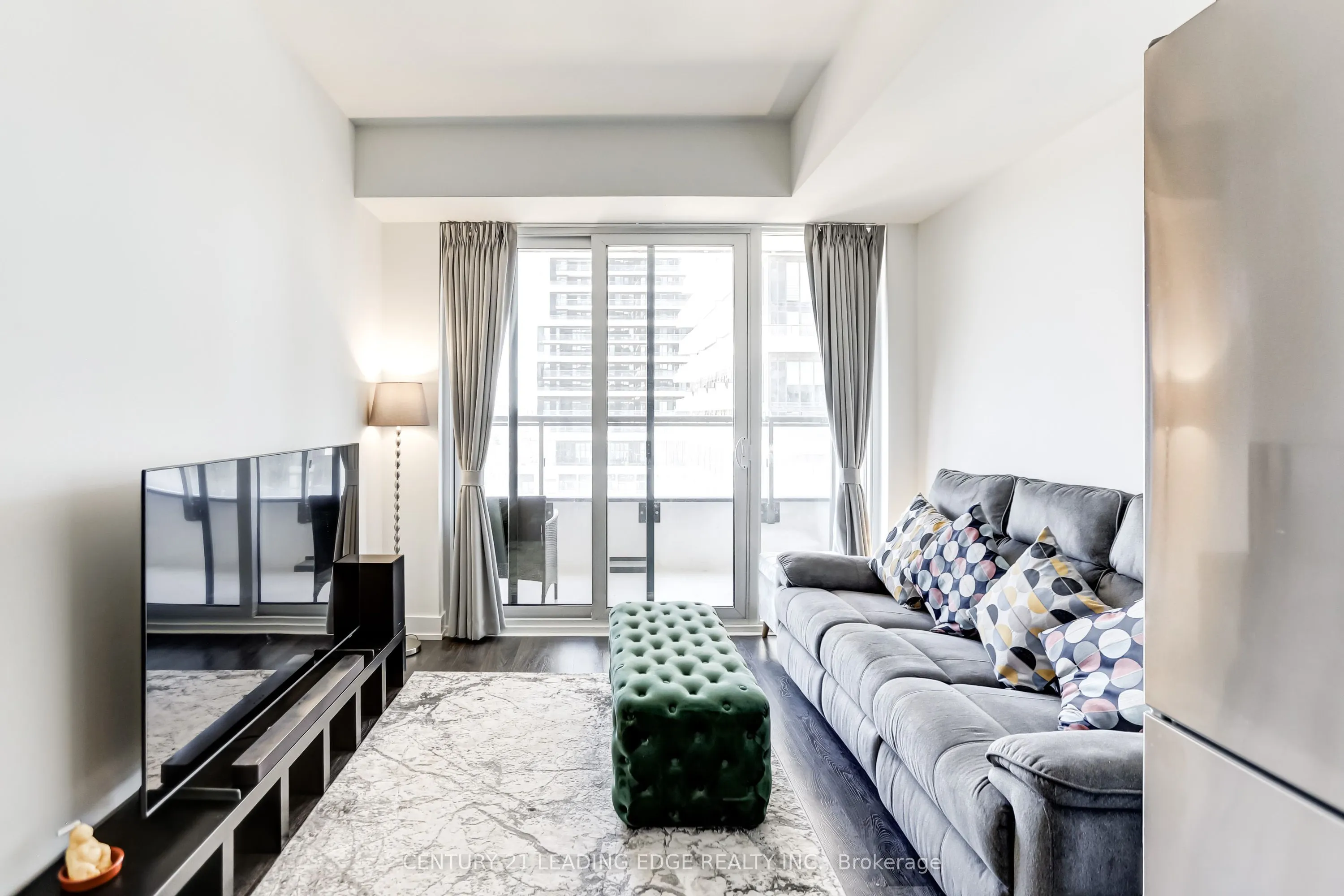 30 Inn On The Park Drive, #712