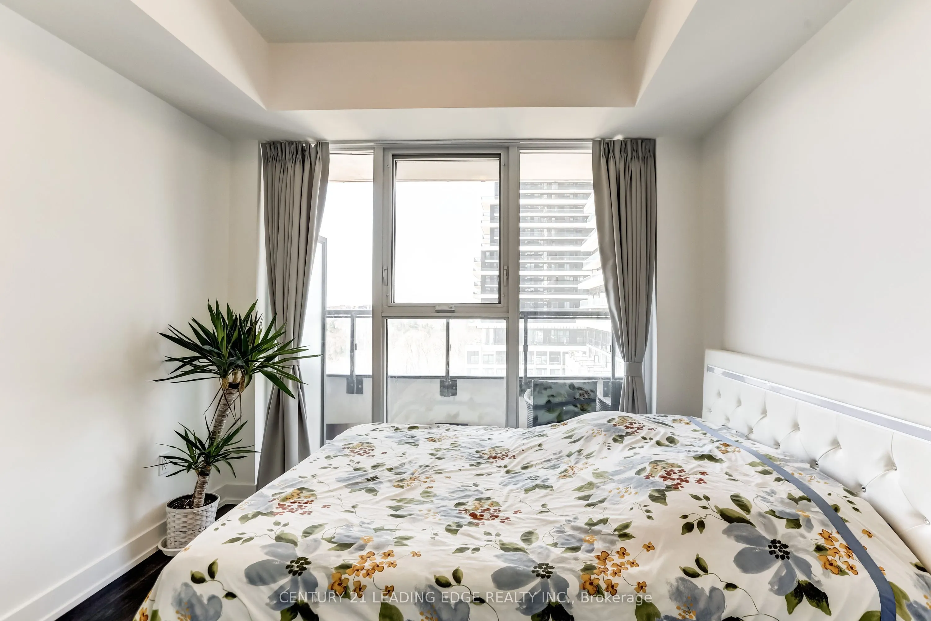 30 Inn On The Park Drive, #712