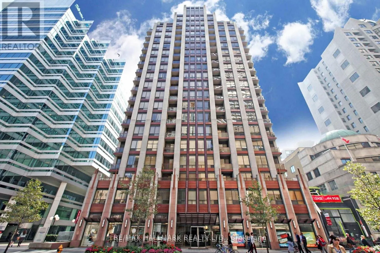 85 Bloor Street E, #402