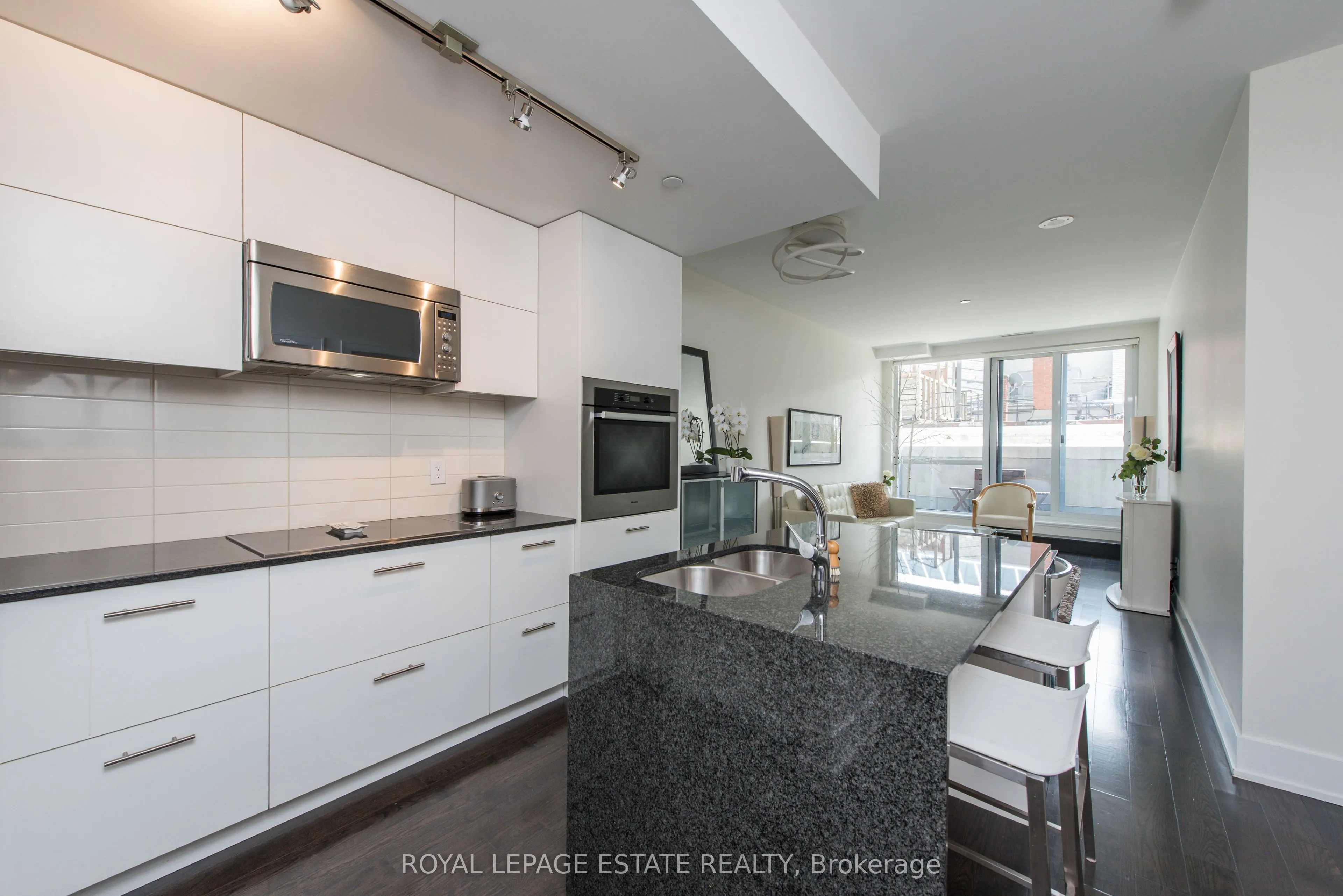 170 Avenue Road, #211