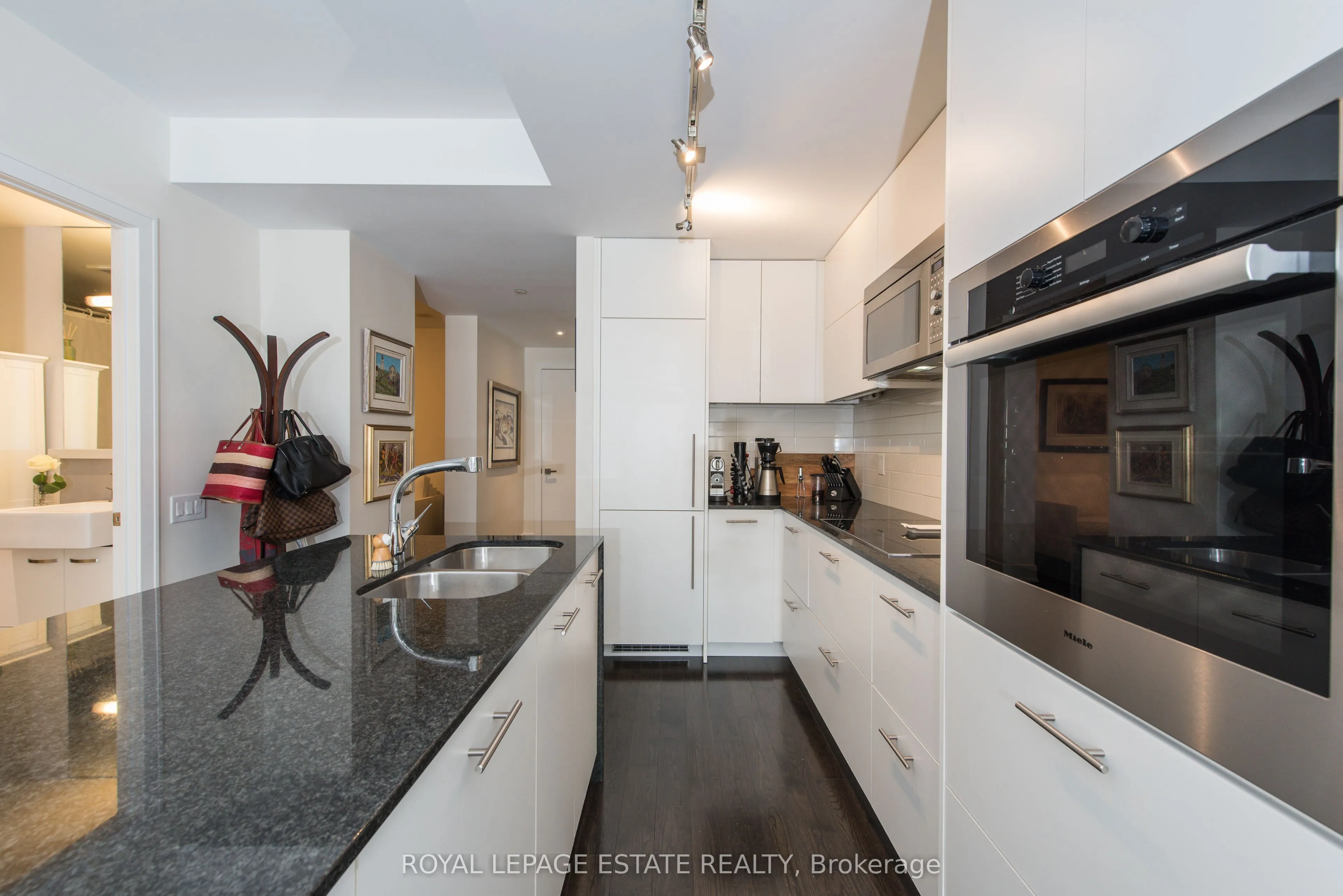170 Avenue Road, #211