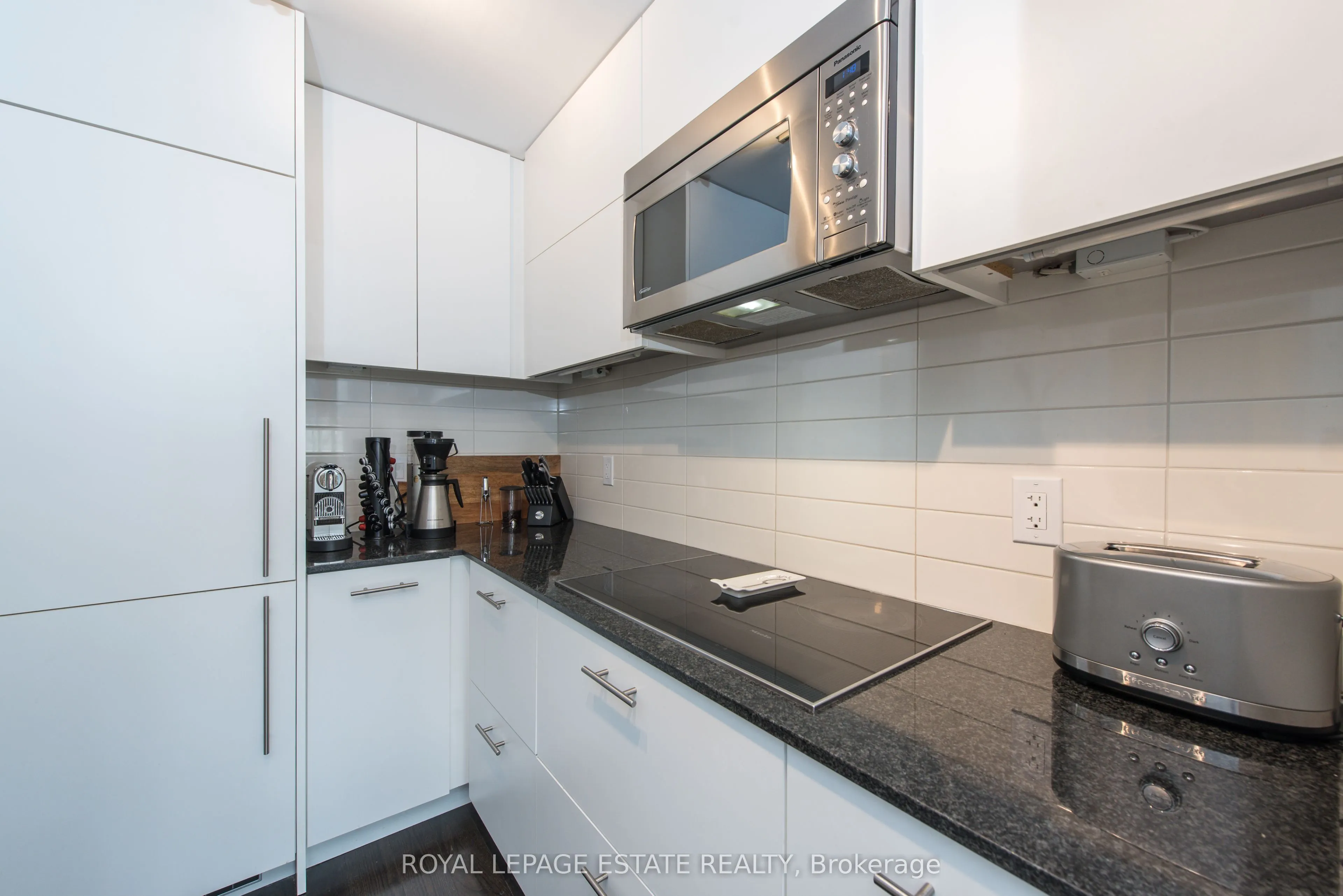 170 Avenue Road, #211