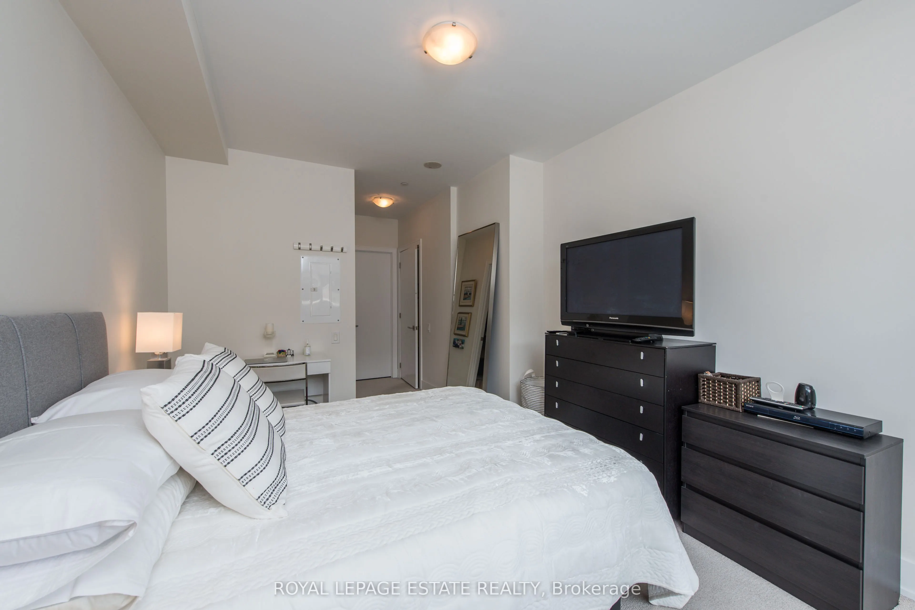170 Avenue Road, #211