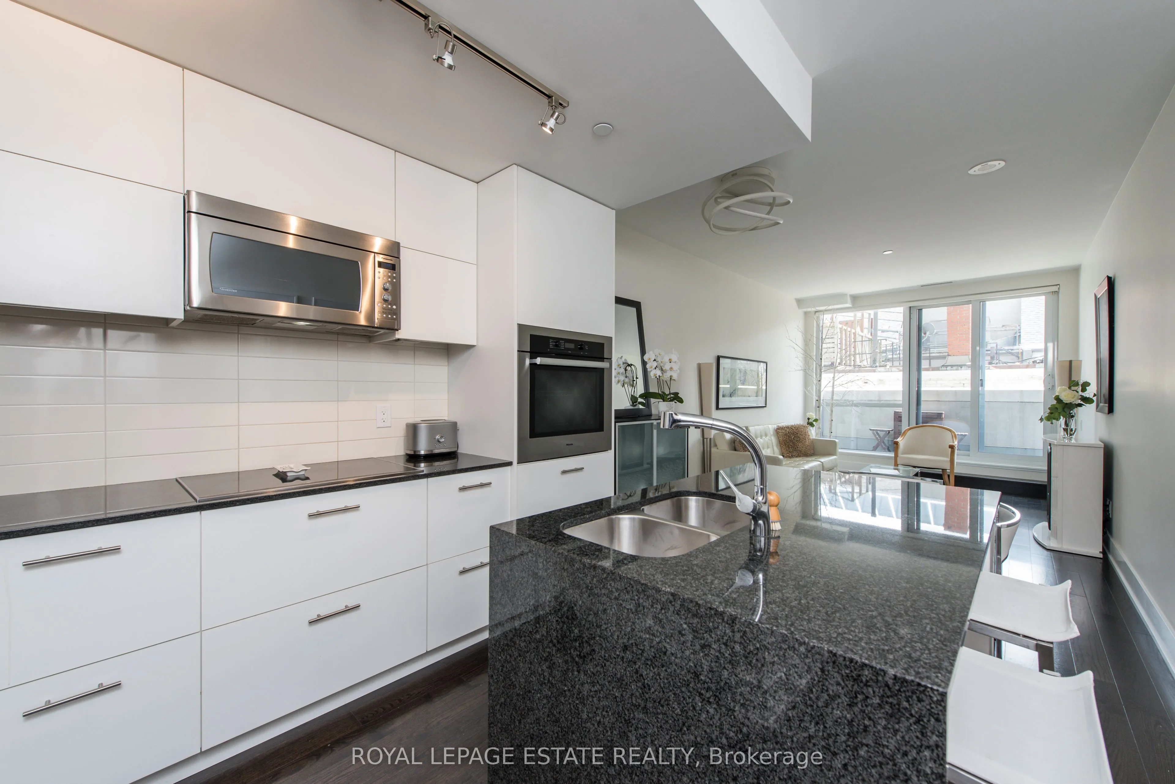 170 Avenue Road, #211