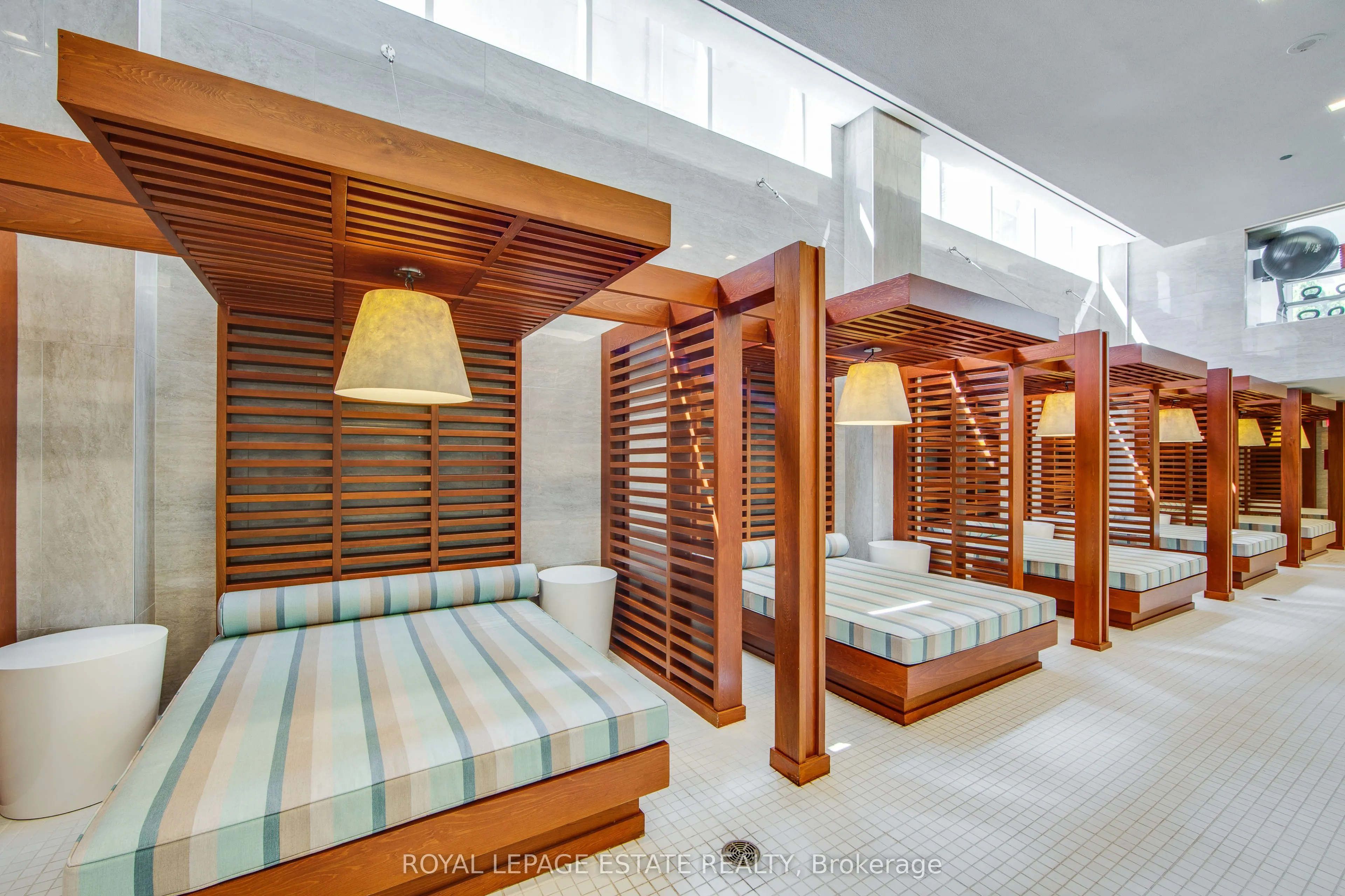 170 Avenue Road, #211