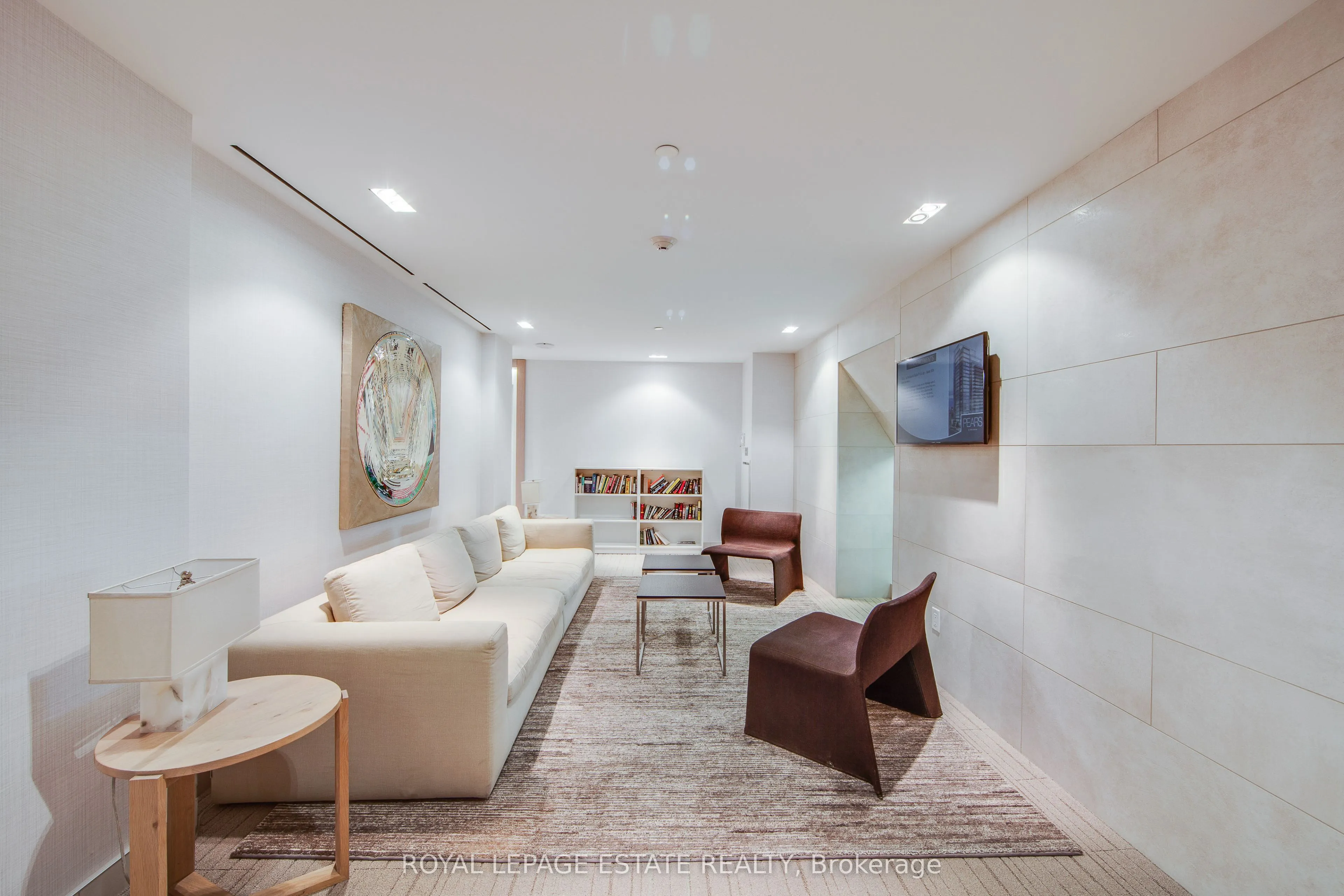 170 Avenue Road, #211