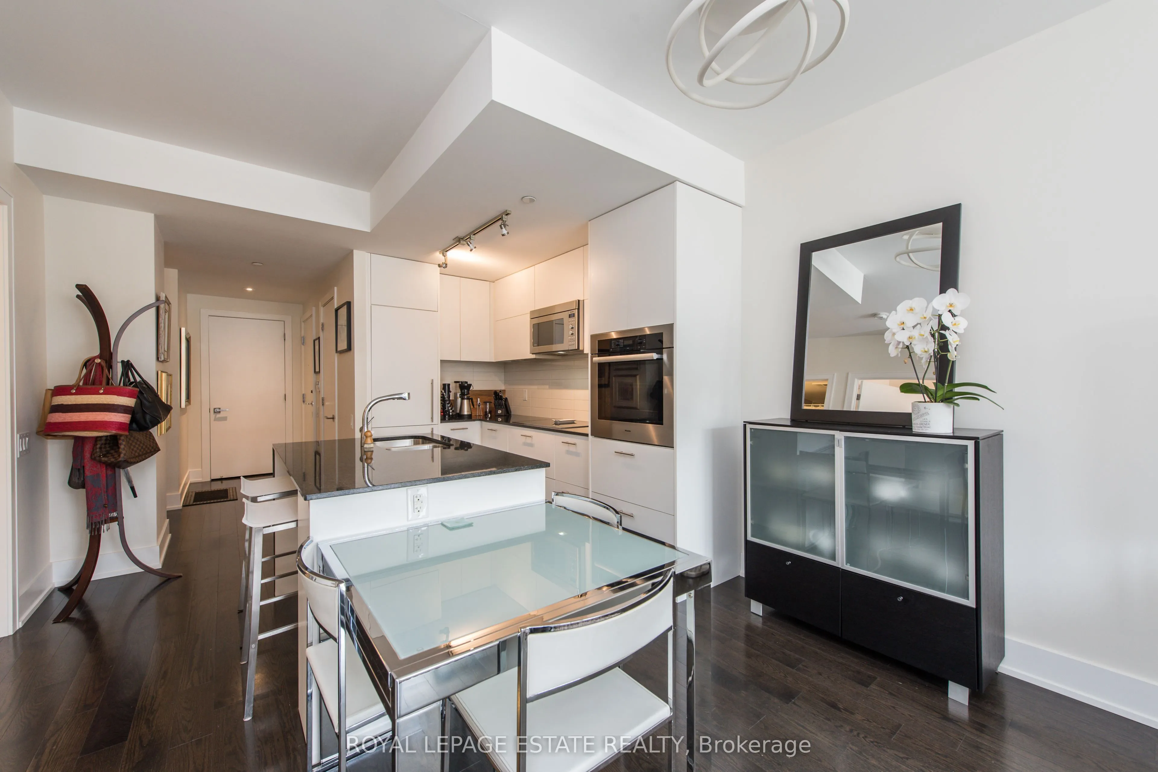 170 Avenue Road, #211