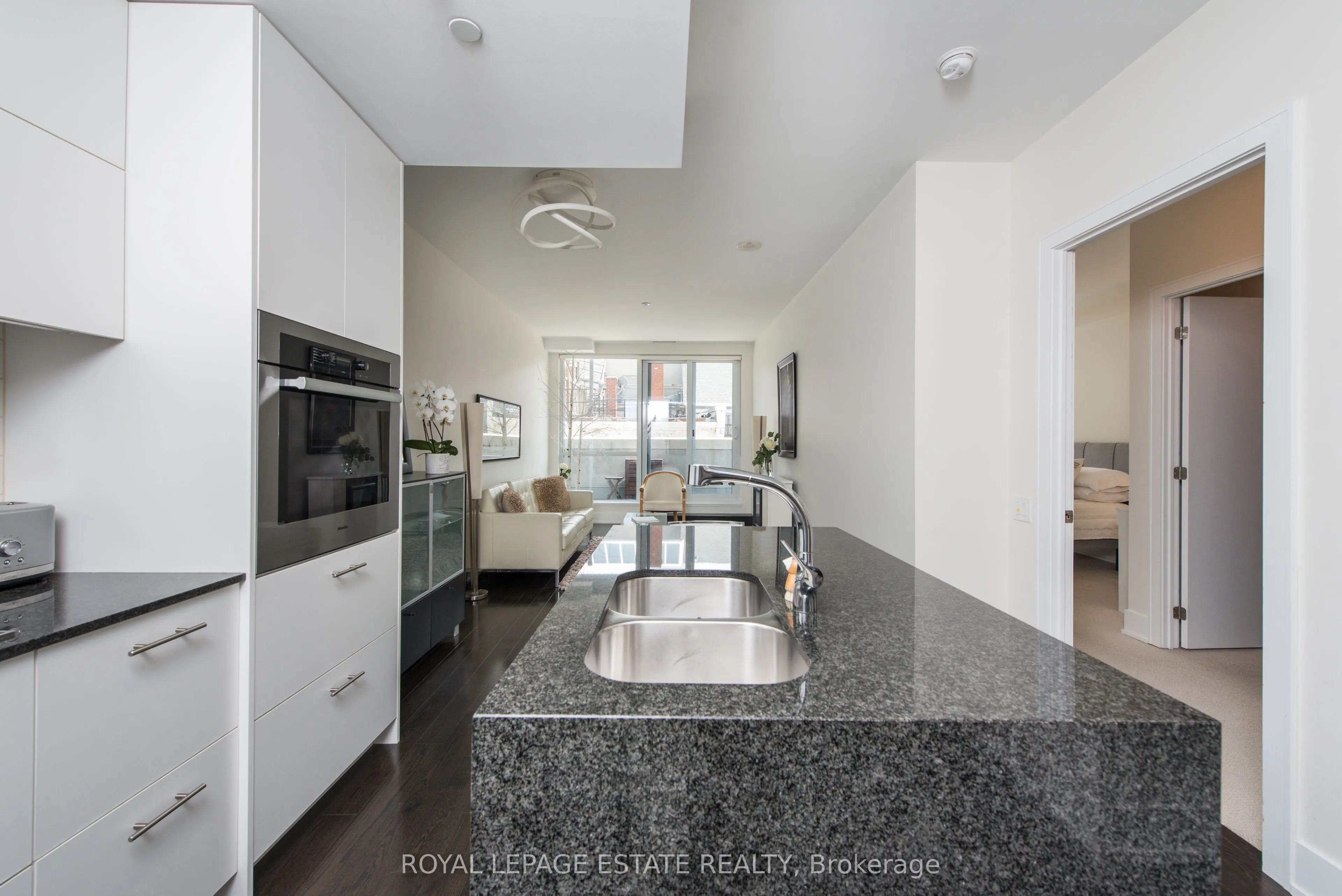 170 Avenue Road, #211